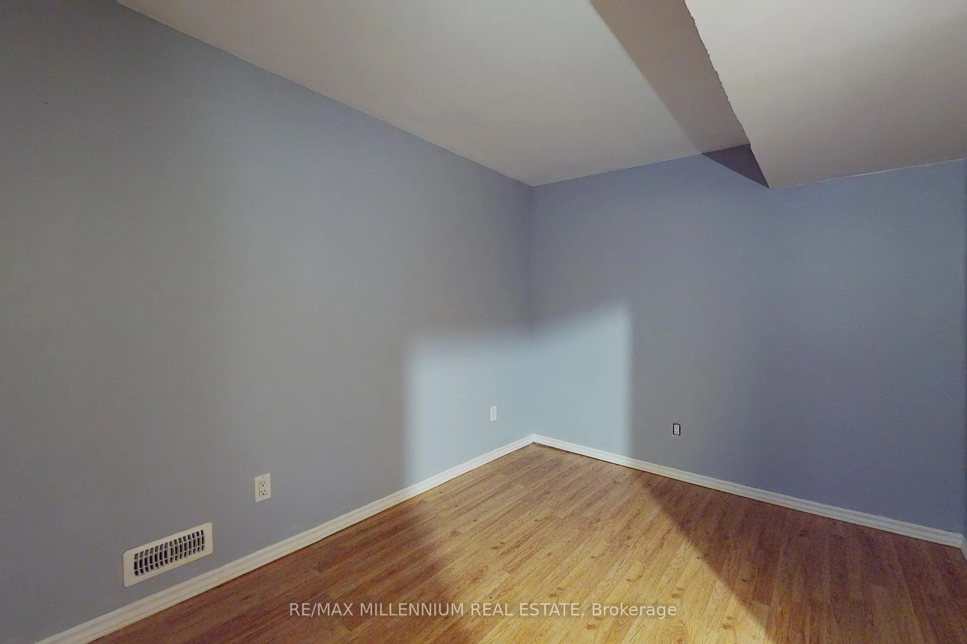 Photo 22 of 20 Coleman Drive, Barrie, 400 West — HOMEH