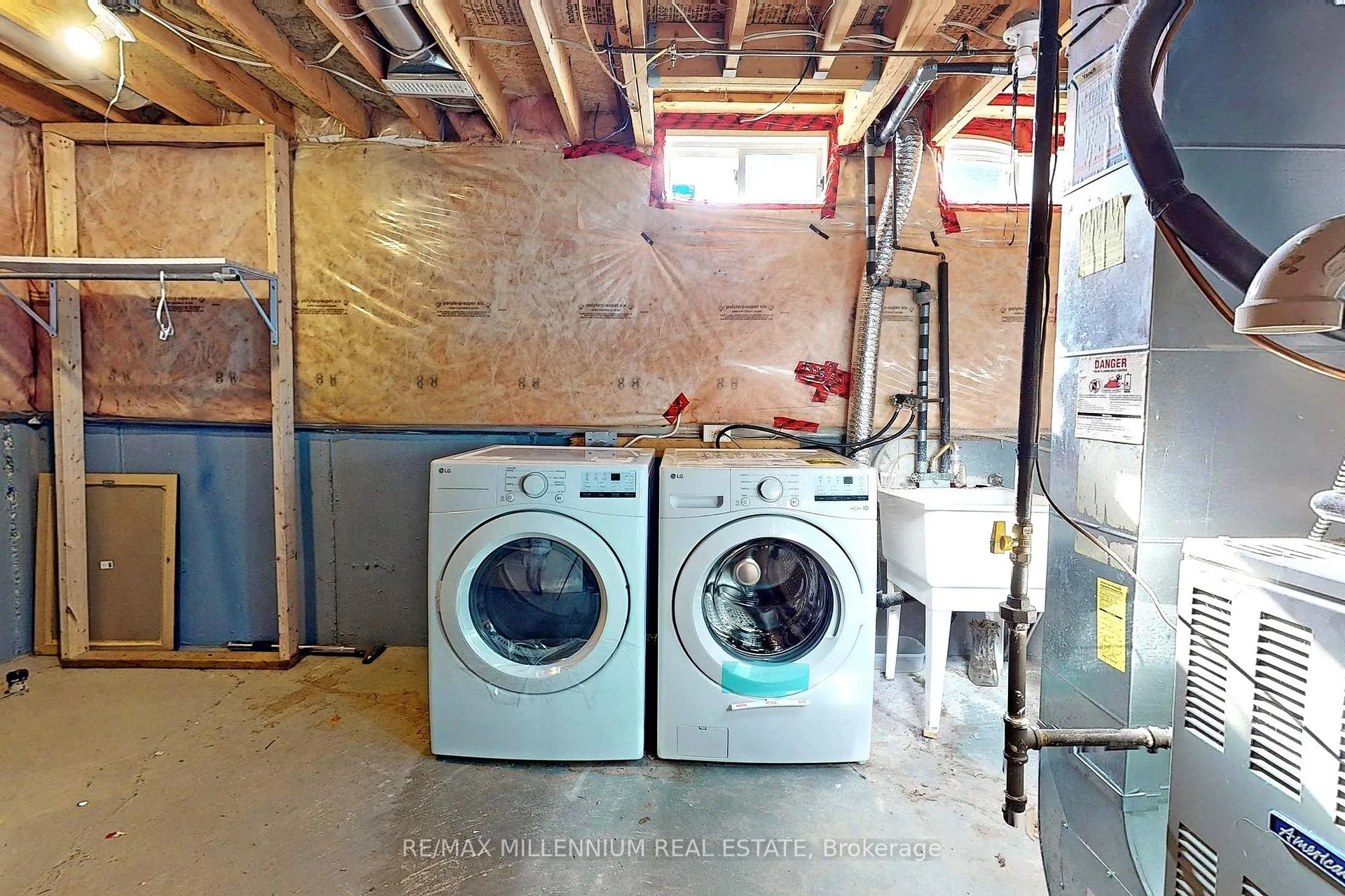 Photo 24 of 20 Coleman Drive, Barrie, 400 West — HOMEH