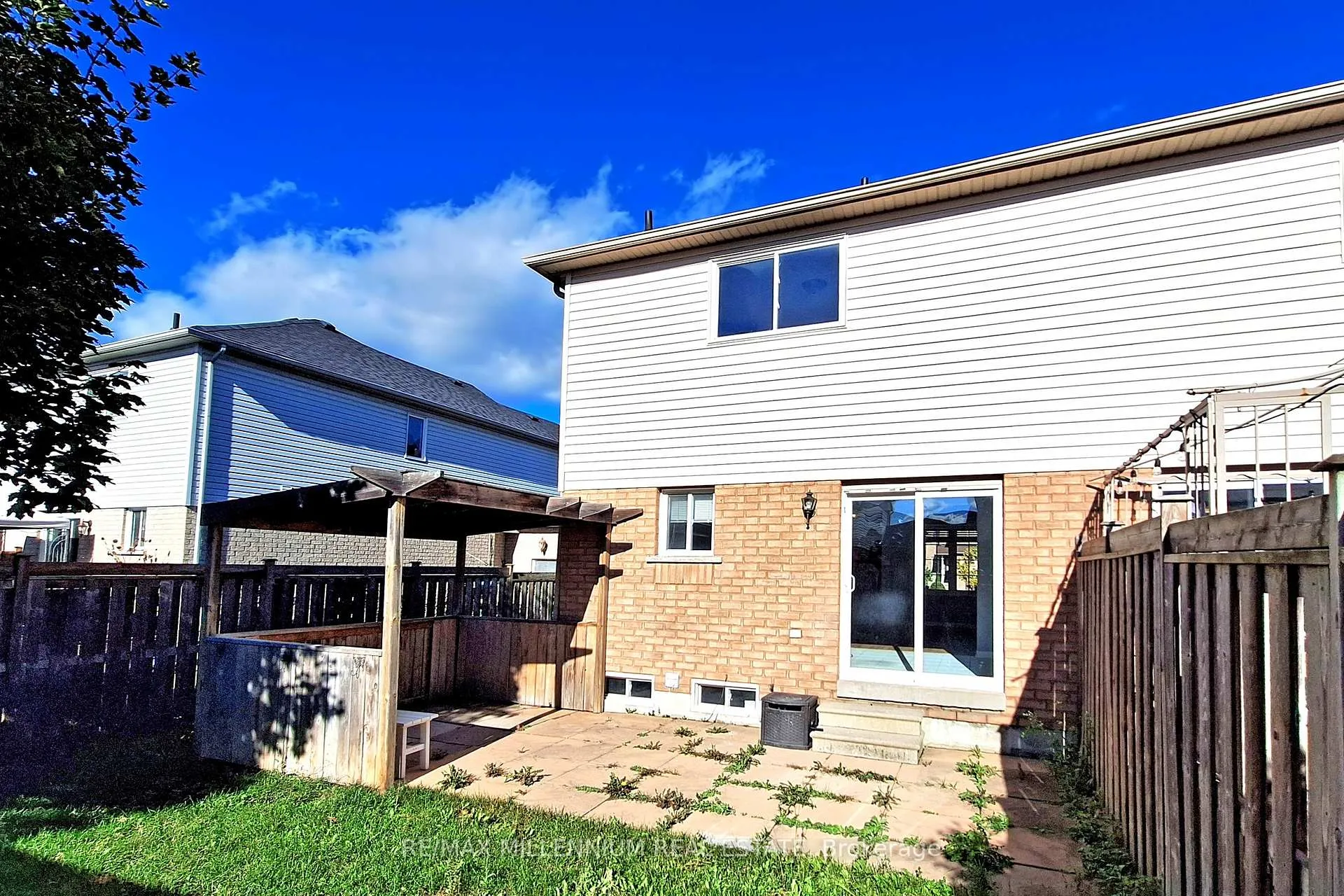 Photo 26 of 20 Coleman Drive, Barrie, 400 West — HOMEH