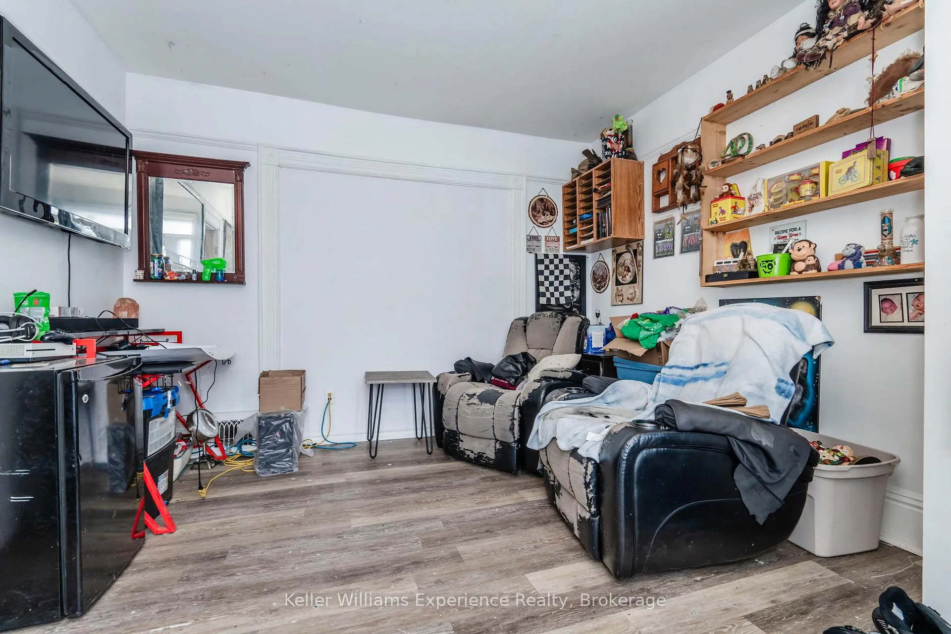 Photo 4 of 543 Nelson Street, Midland — HOMEH