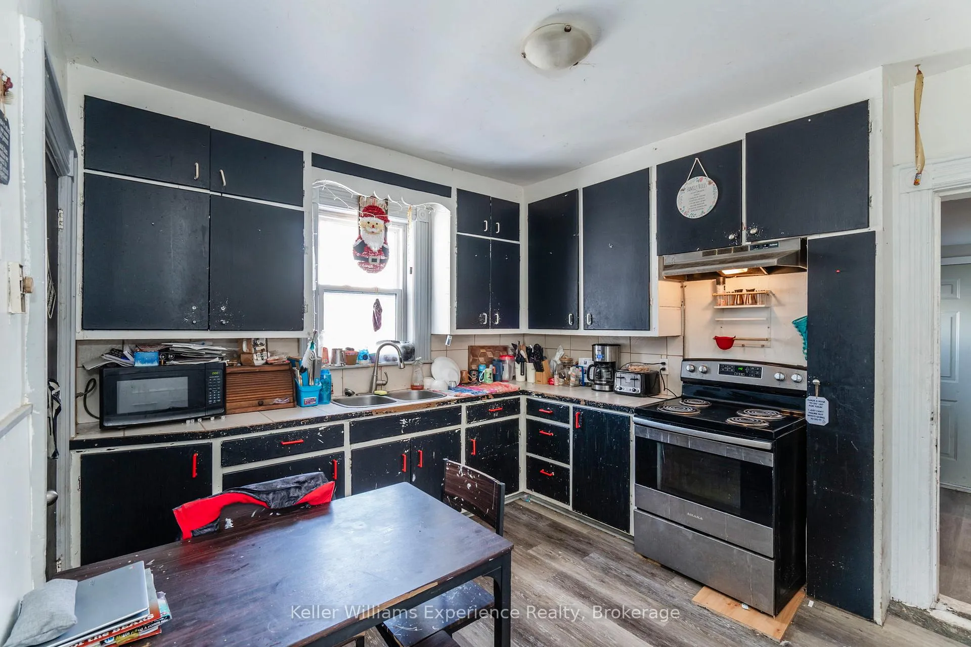 Photo 5 of 543 Nelson Street, Midland — HOMEH