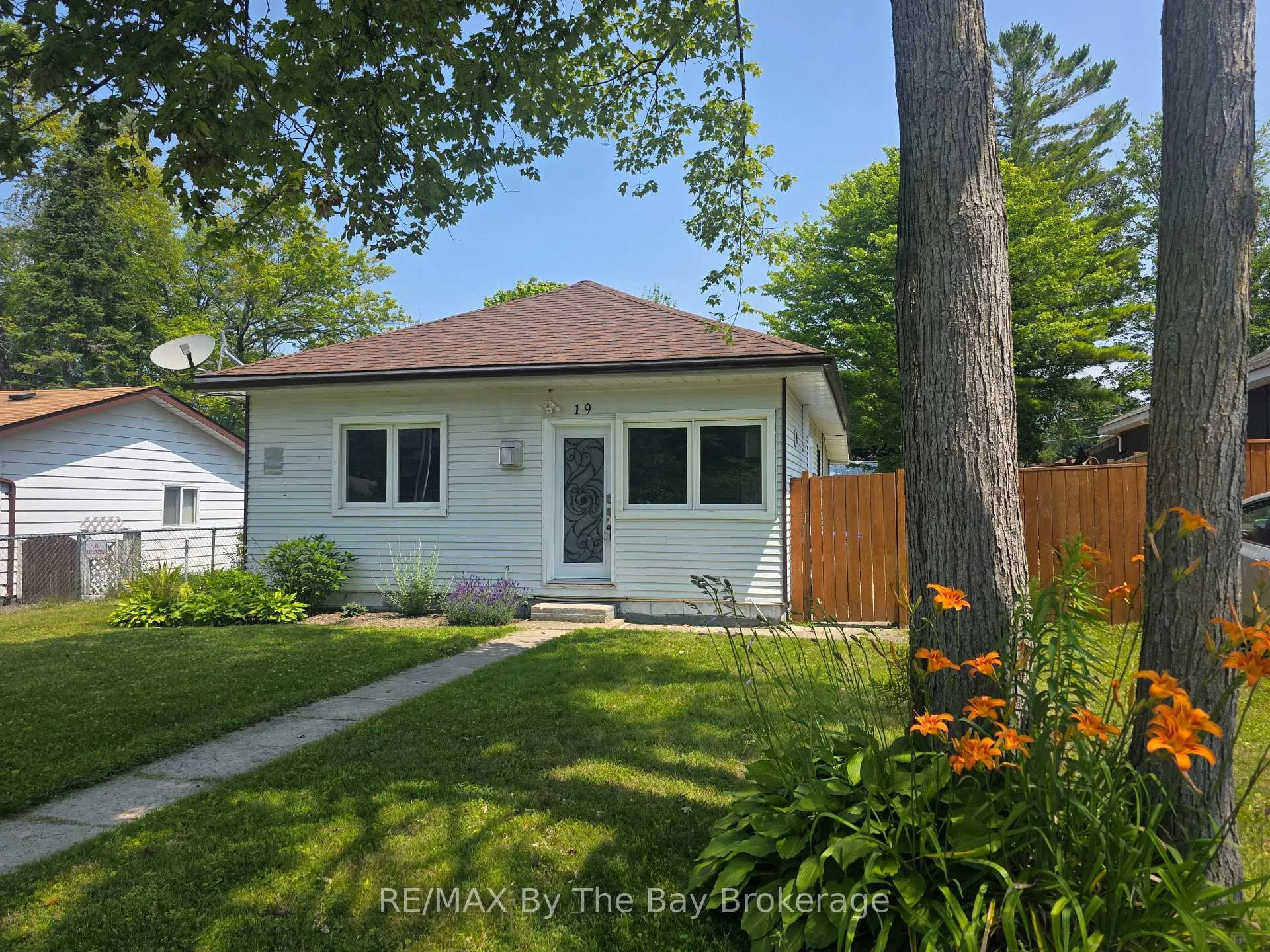 Front of 19 59th Street S