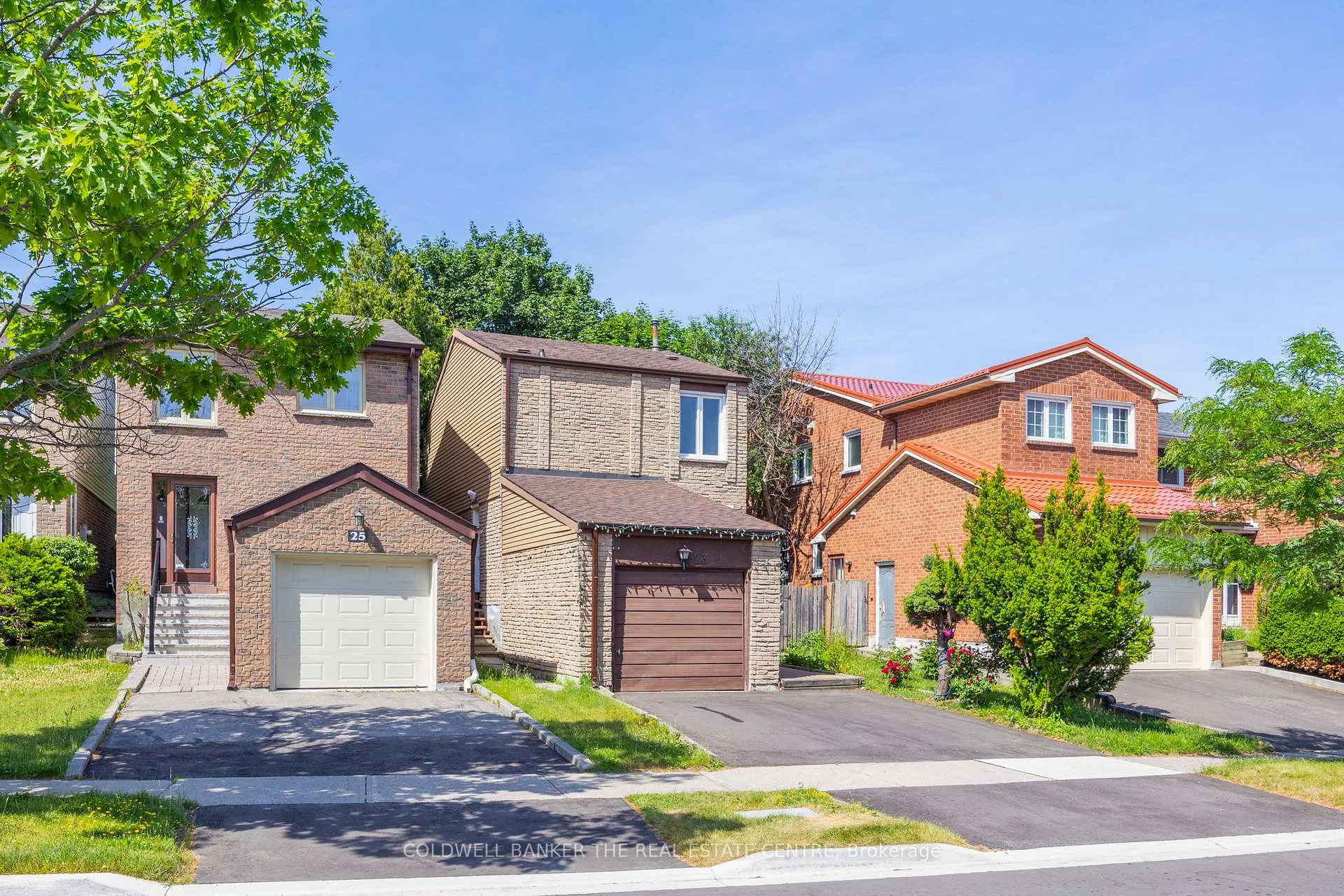 Front of 23 Riviera Drive W