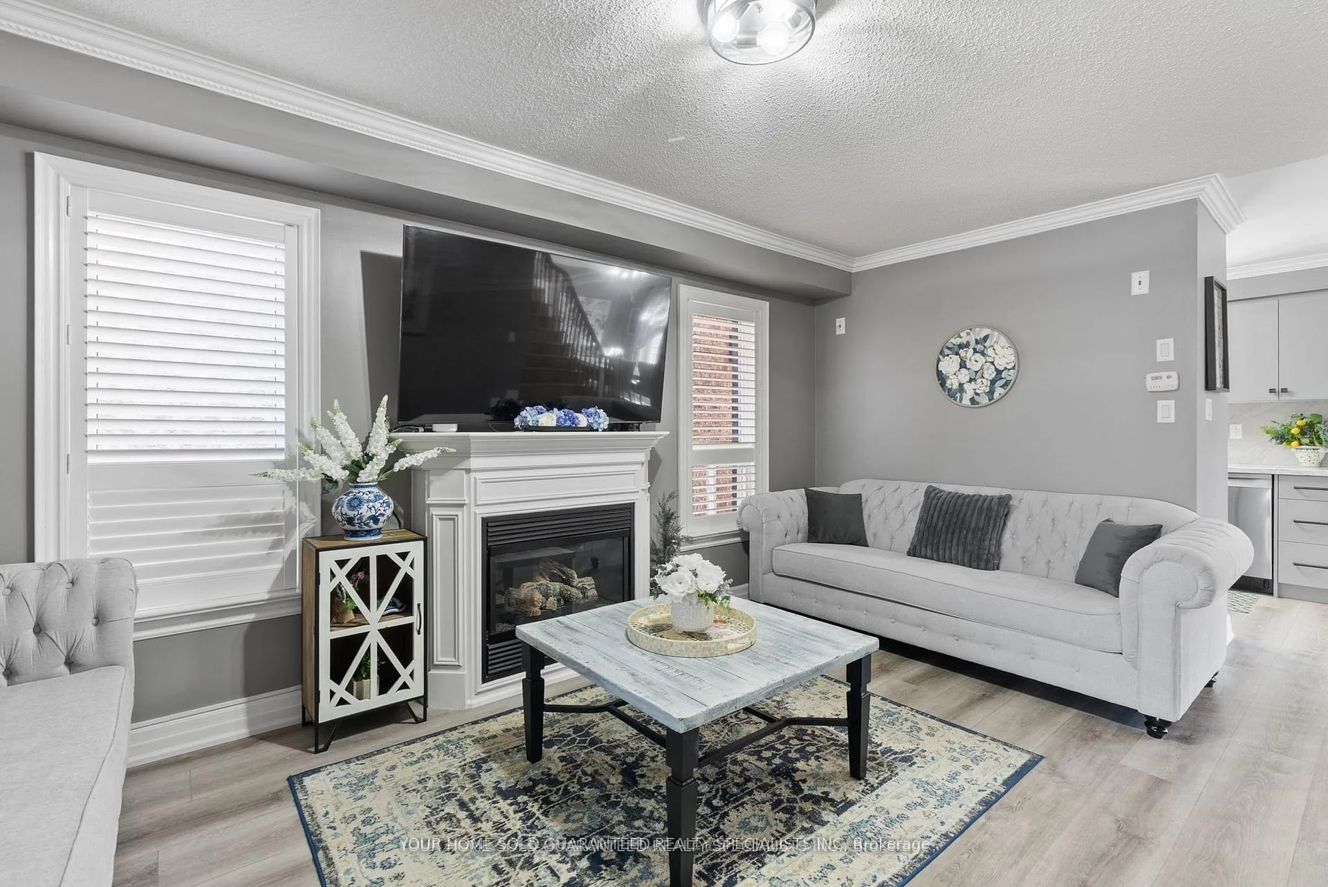 Photo 5 of 77 Beaverbrook Crescent, Vaughan, Maple — HOMEH