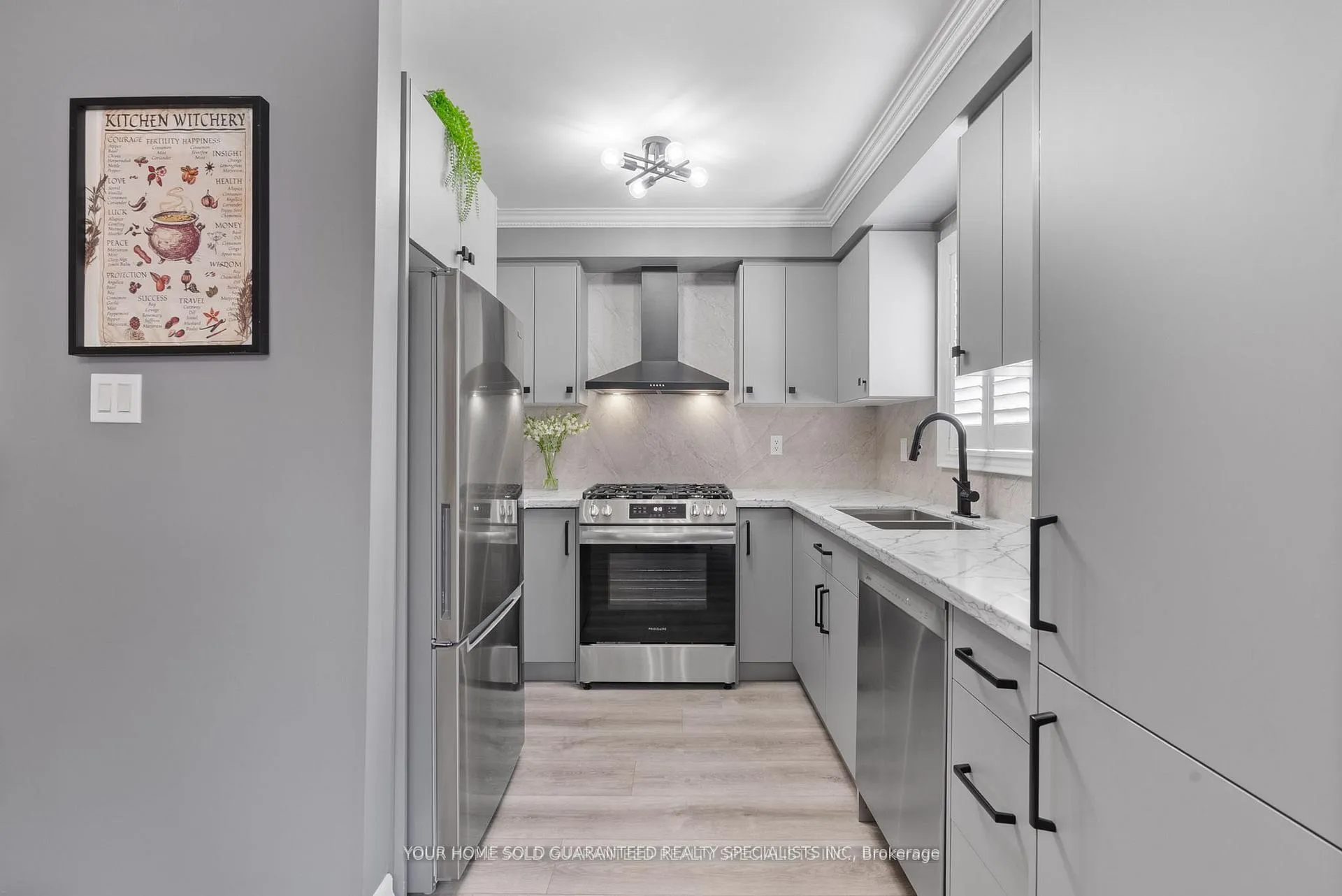 Photo 6 of 77 Beaverbrook Crescent, Vaughan, Maple — HOMEH