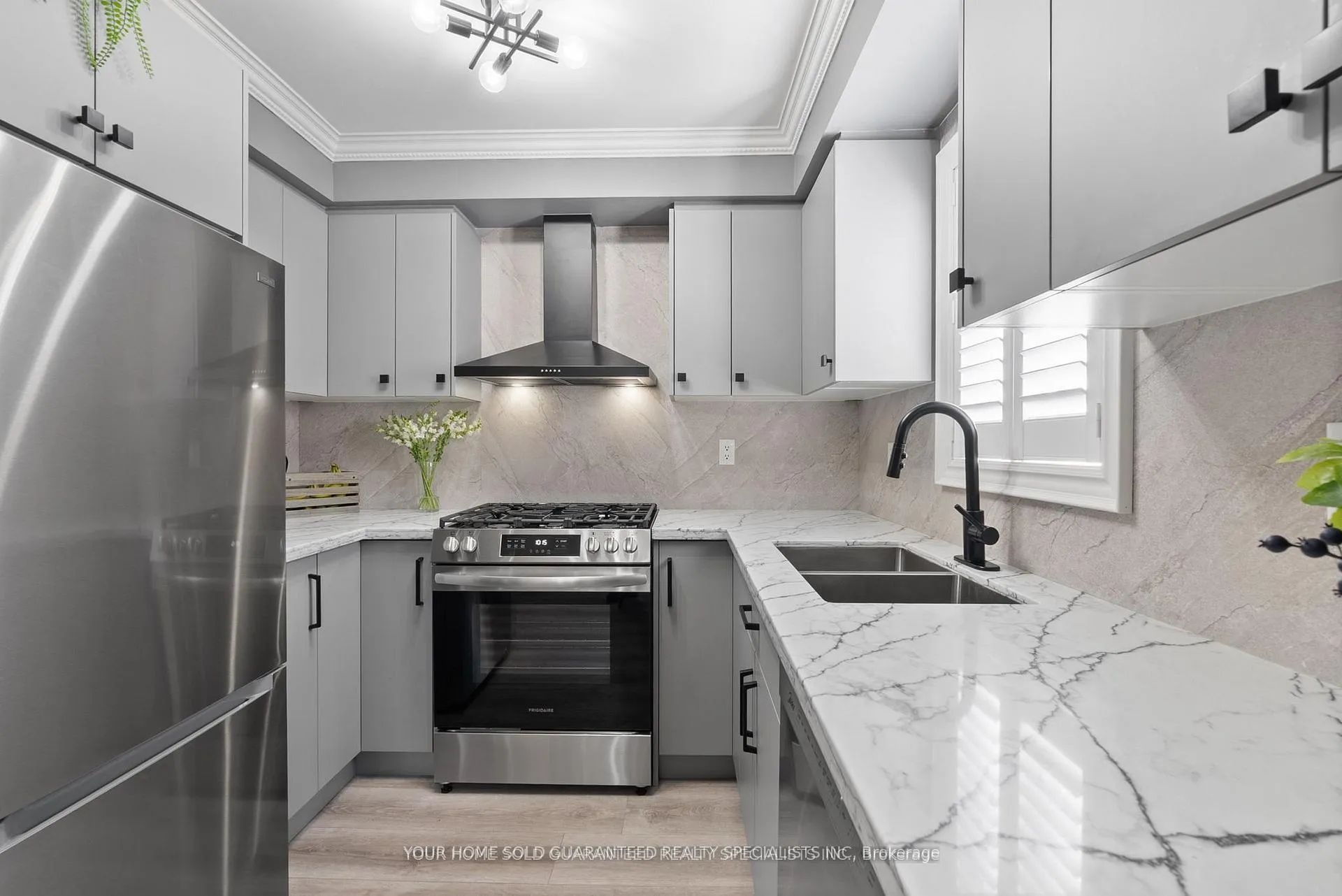 Photo 7 of 77 Beaverbrook Crescent, Vaughan, Maple — HOMEH