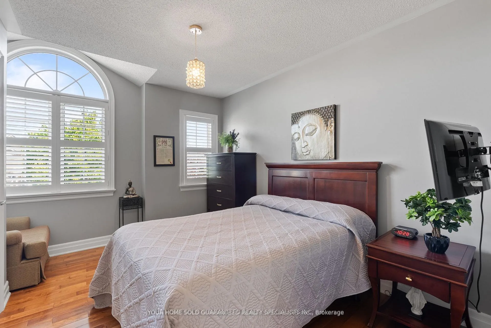 Photo 11 of 77 Beaverbrook Crescent, Vaughan, Maple — HOMEH