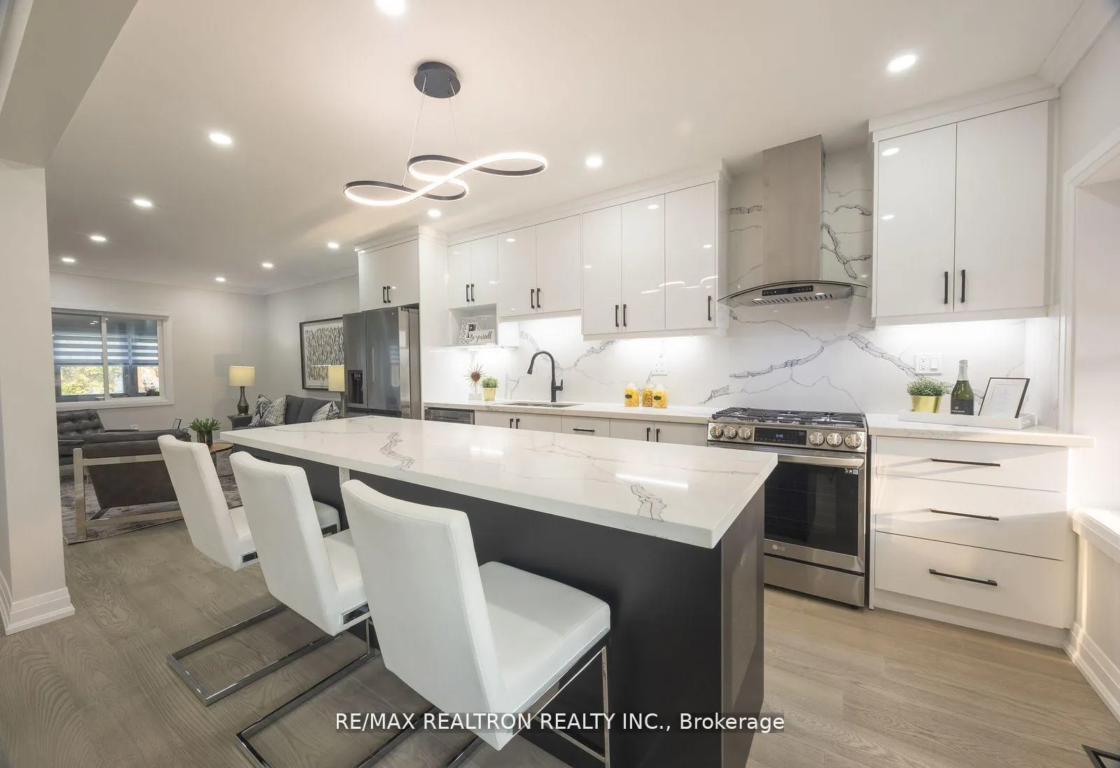 Photo 13 of 376 Northcliffe Boulevard, Toronto, Oakwood Village — HOMEH