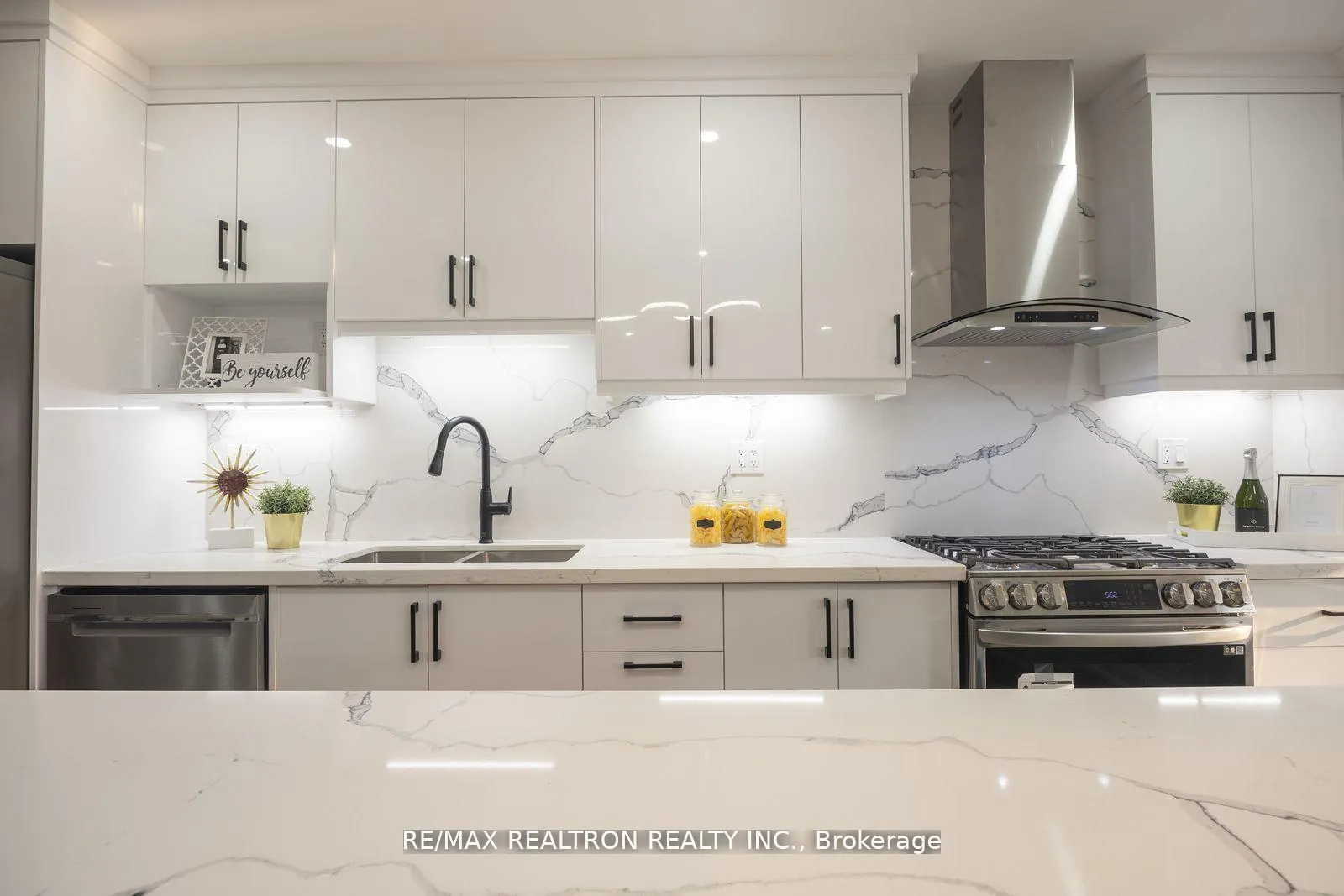 Photo 14 of 376 Northcliffe Boulevard, Toronto, Oakwood Village — HOMEH