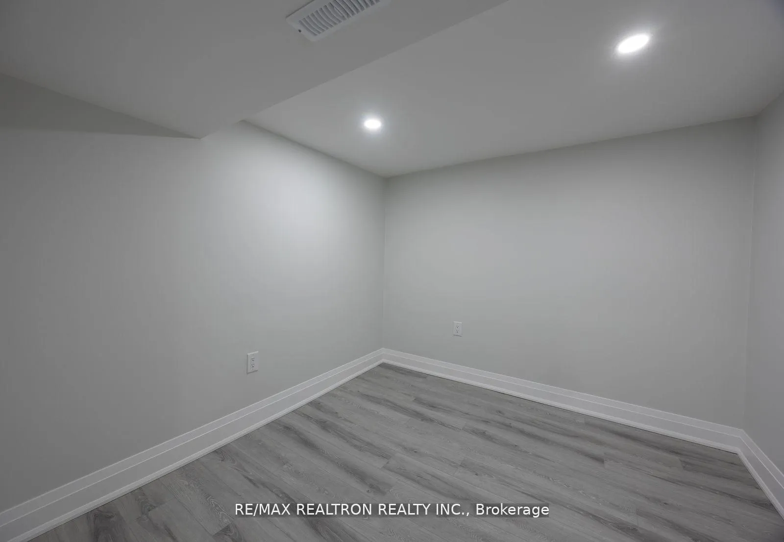 Photo 32 of 376 Northcliffe Boulevard, Toronto, Oakwood Village — HOMEH