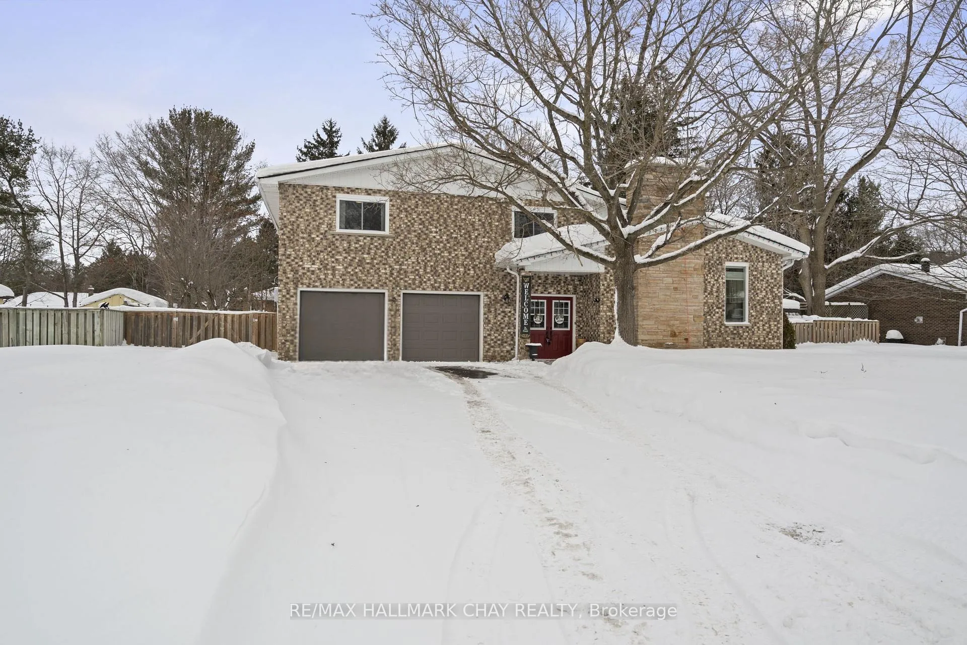 Photo 1 of 2 Maplecrest Road, Springwater, Midhurst — HOMEH