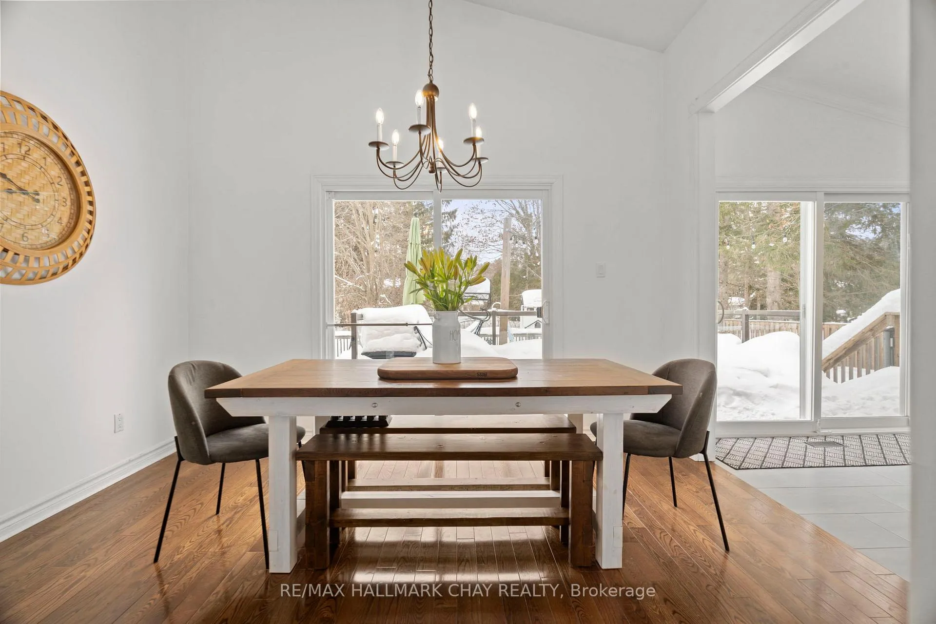 Photo 10 of 2 Maplecrest Road, Springwater, Midhurst — HOMEH