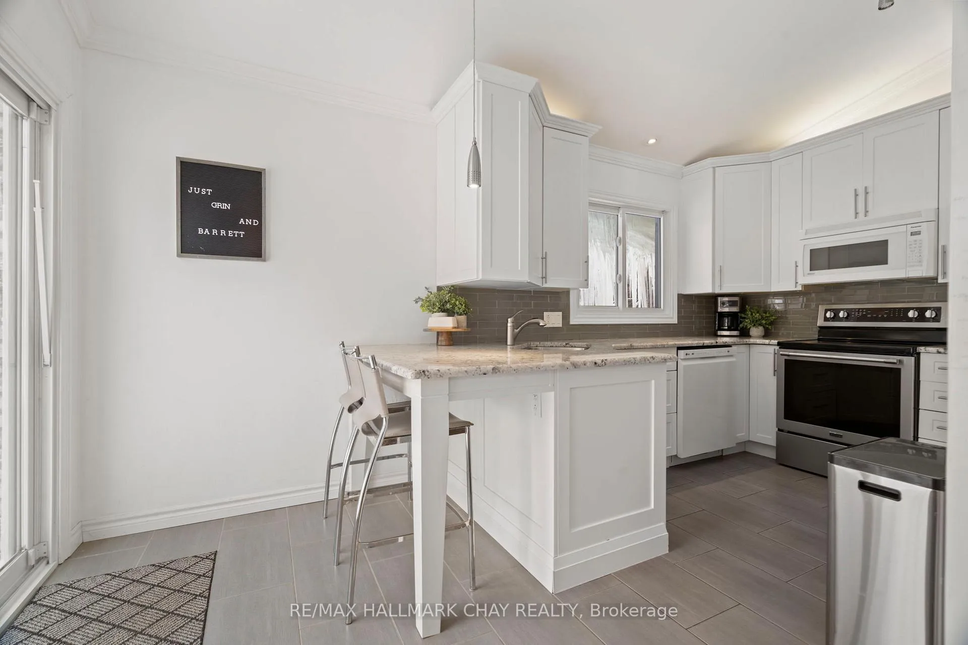 Photo 11 of 2 Maplecrest Road, Springwater, Midhurst — HOMEH