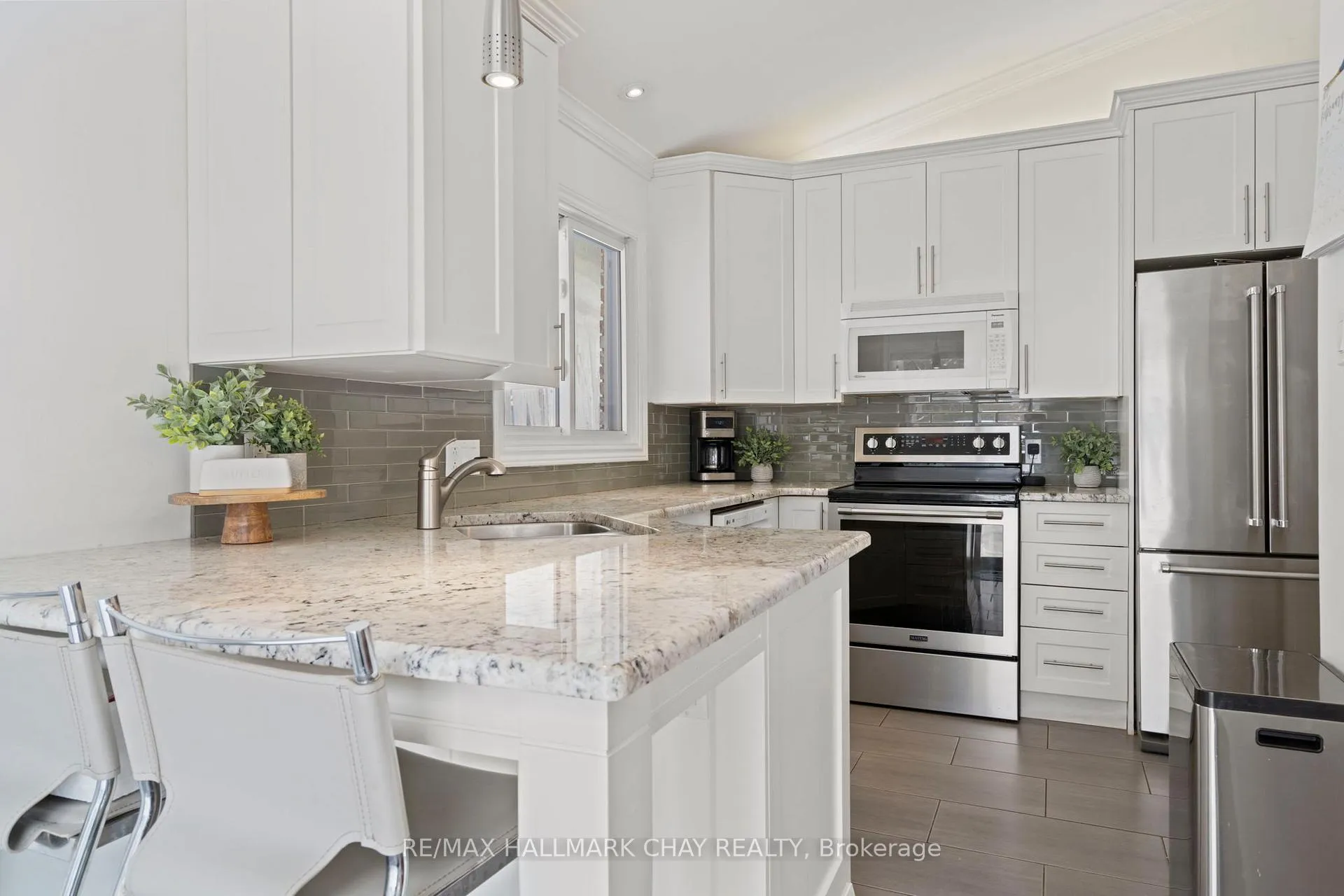 Photo 13 of 2 Maplecrest Road, Springwater, Midhurst — HOMEH