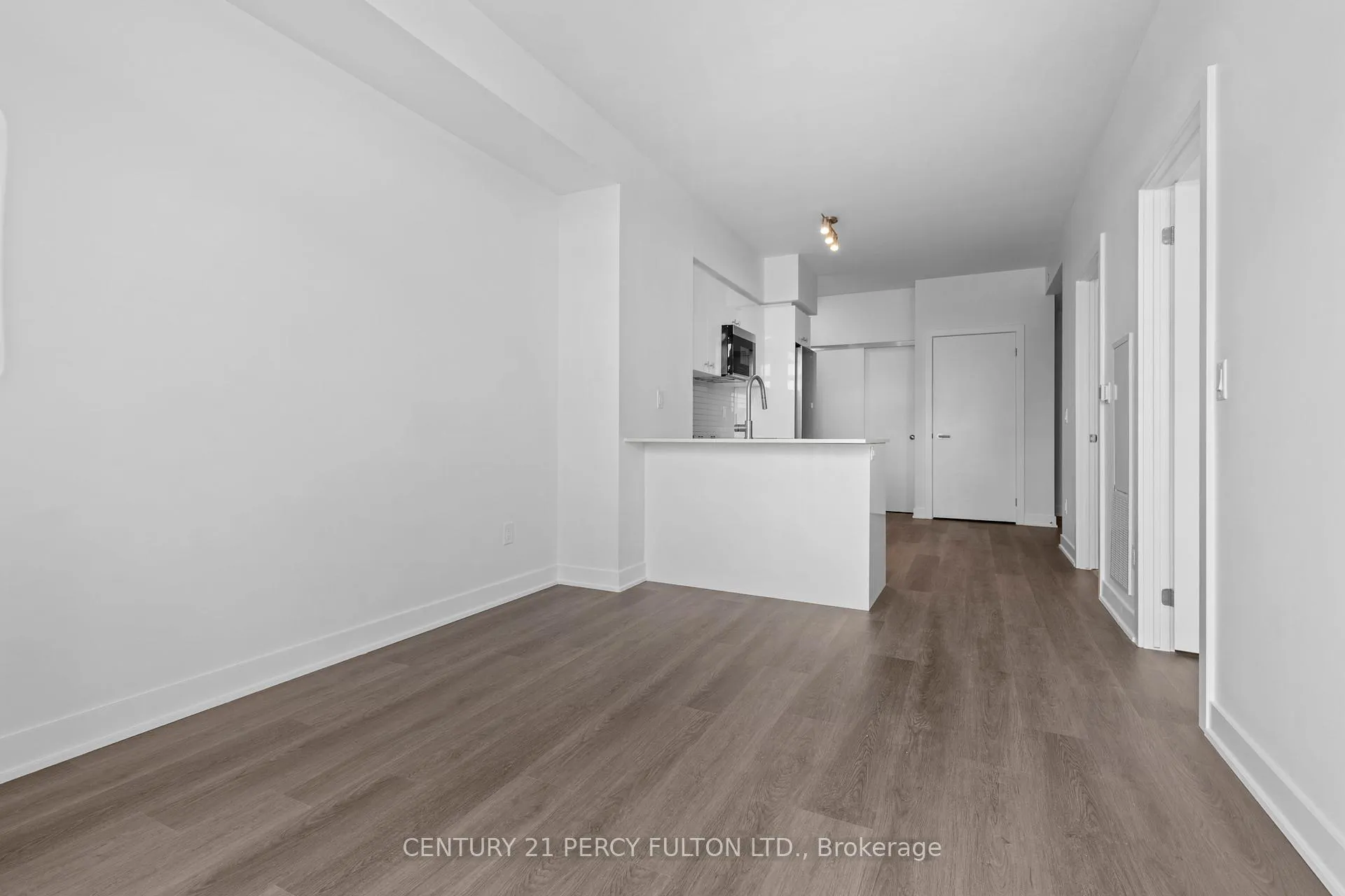 Photo 2 of Unit 607, 25 Wellington Street S, Kitchener — HOMEH