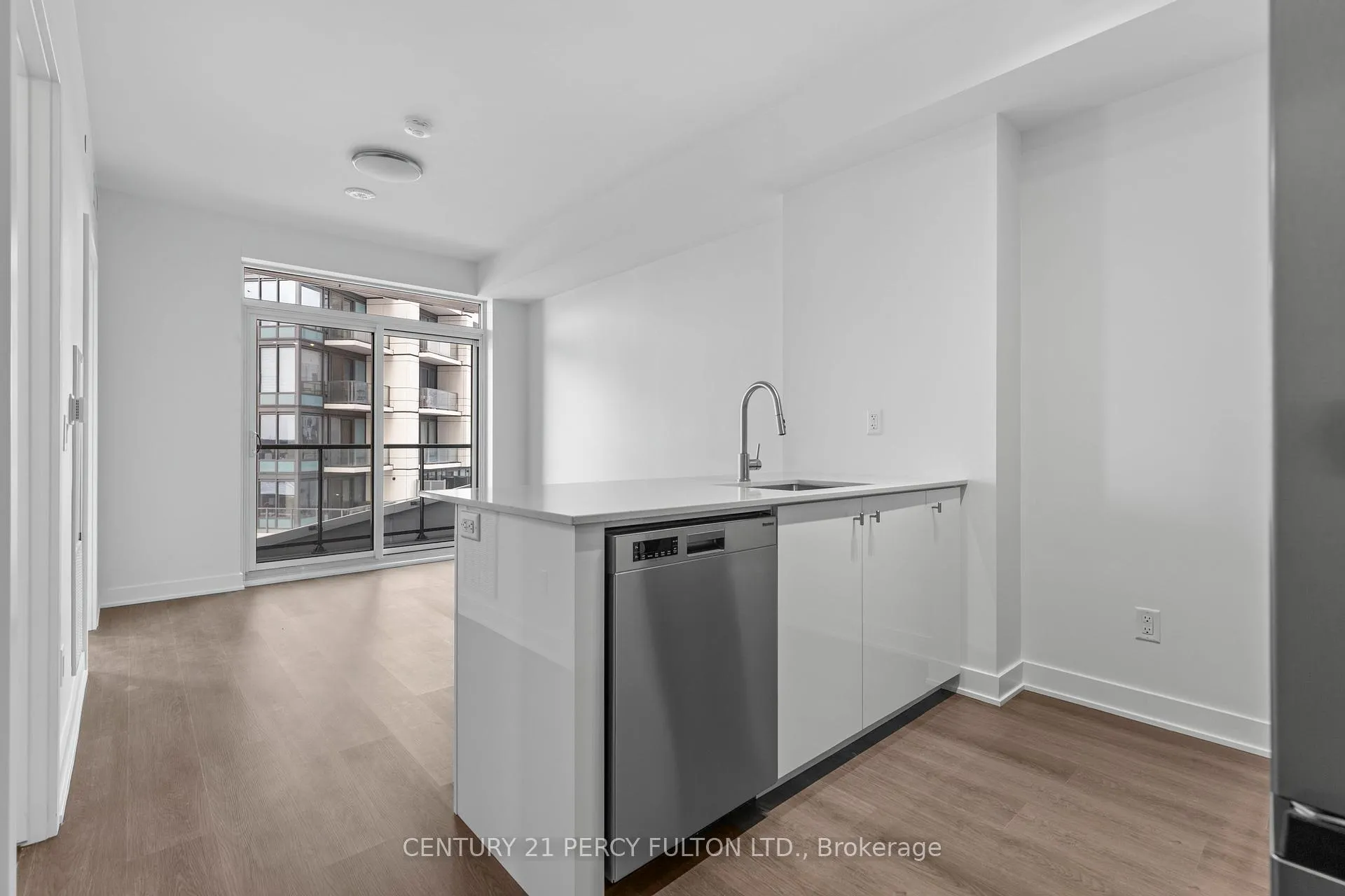 Photo 6 of Unit 607, 25 Wellington Street S, Kitchener — HOMEH