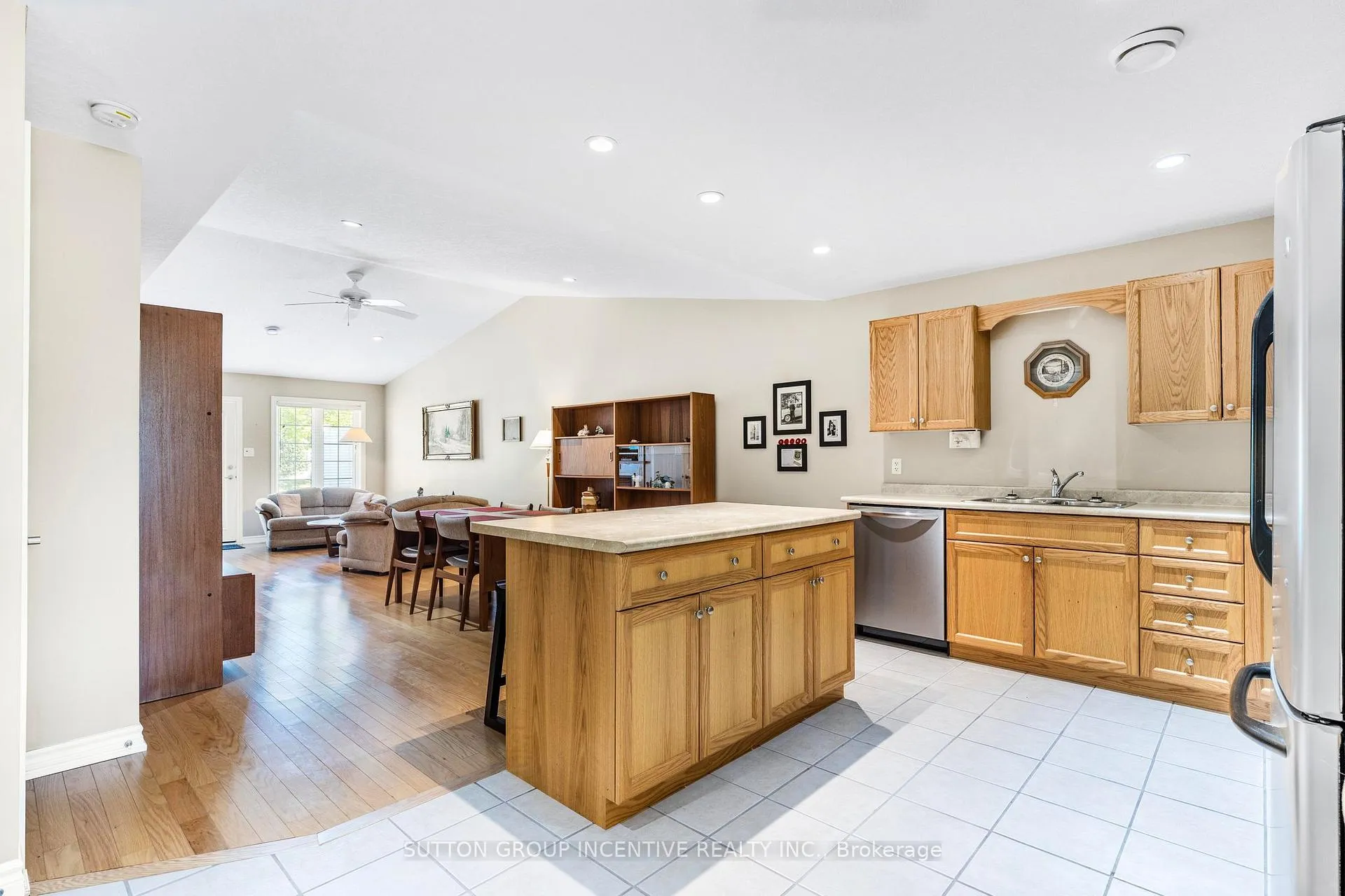 Photo 11 of 111 Meadow Lane, Wasaga Beach — HOMEH