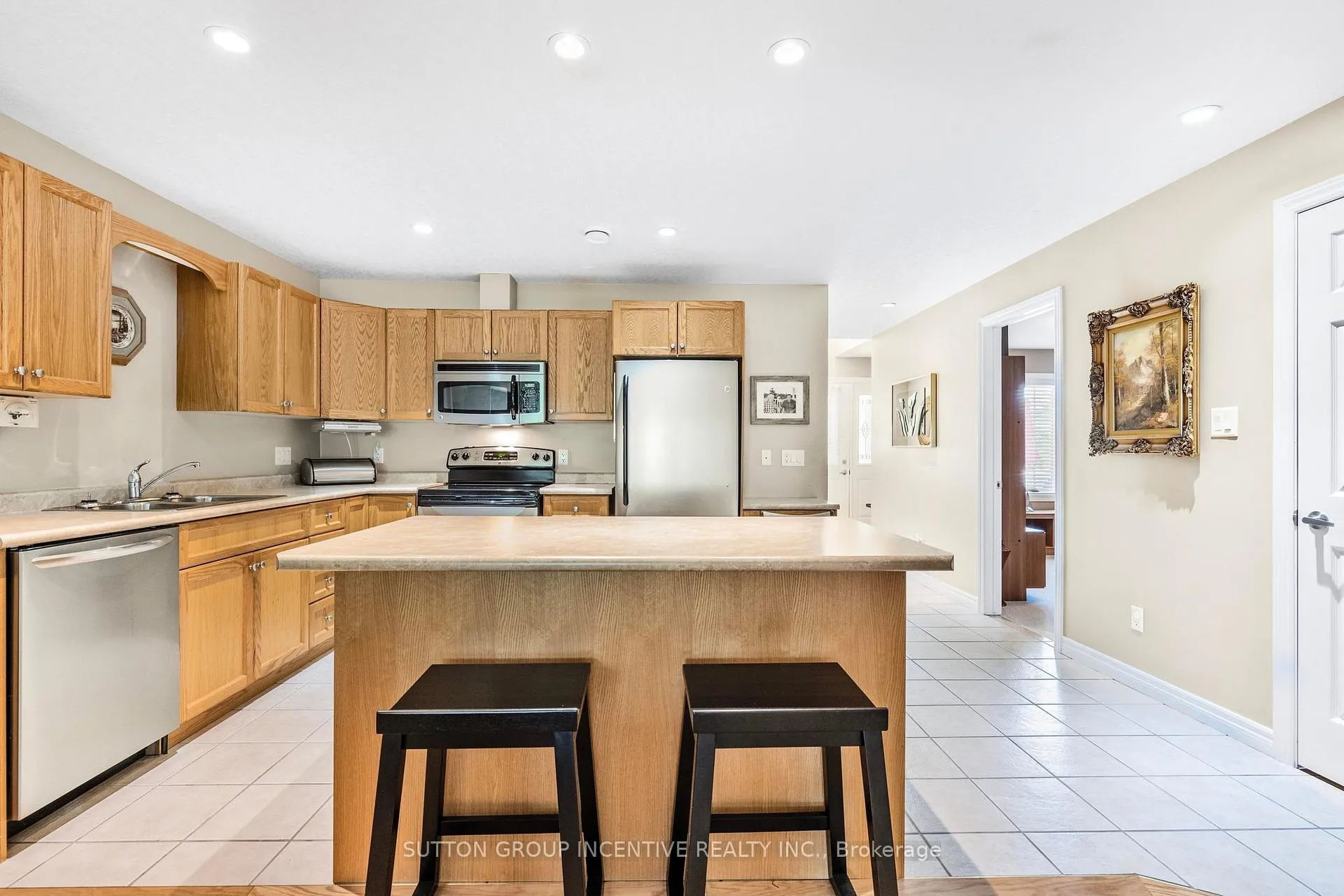 Photo 12 of 111 Meadow Lane, Wasaga Beach — HOMEH