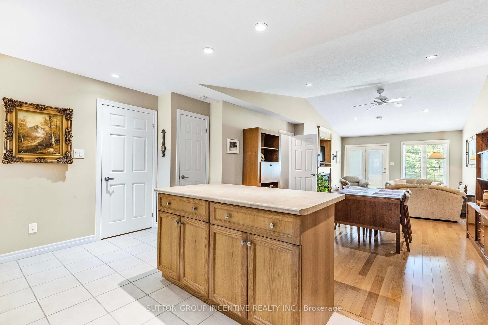 Photo 13 of 111 Meadow Lane, Wasaga Beach — HOMEH