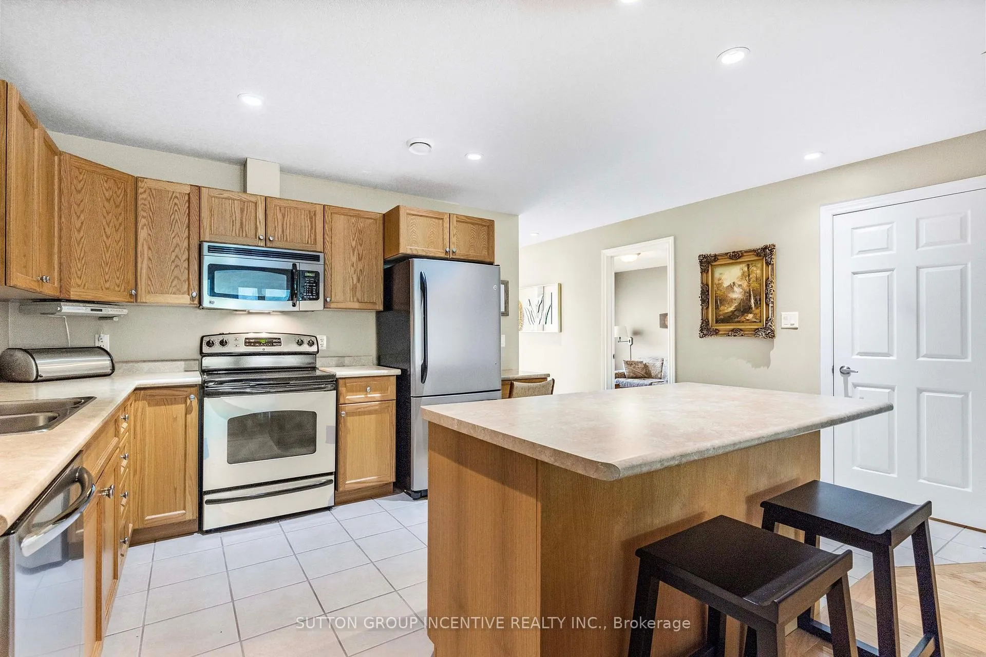 Photo 14 of 111 Meadow Lane, Wasaga Beach — HOMEH