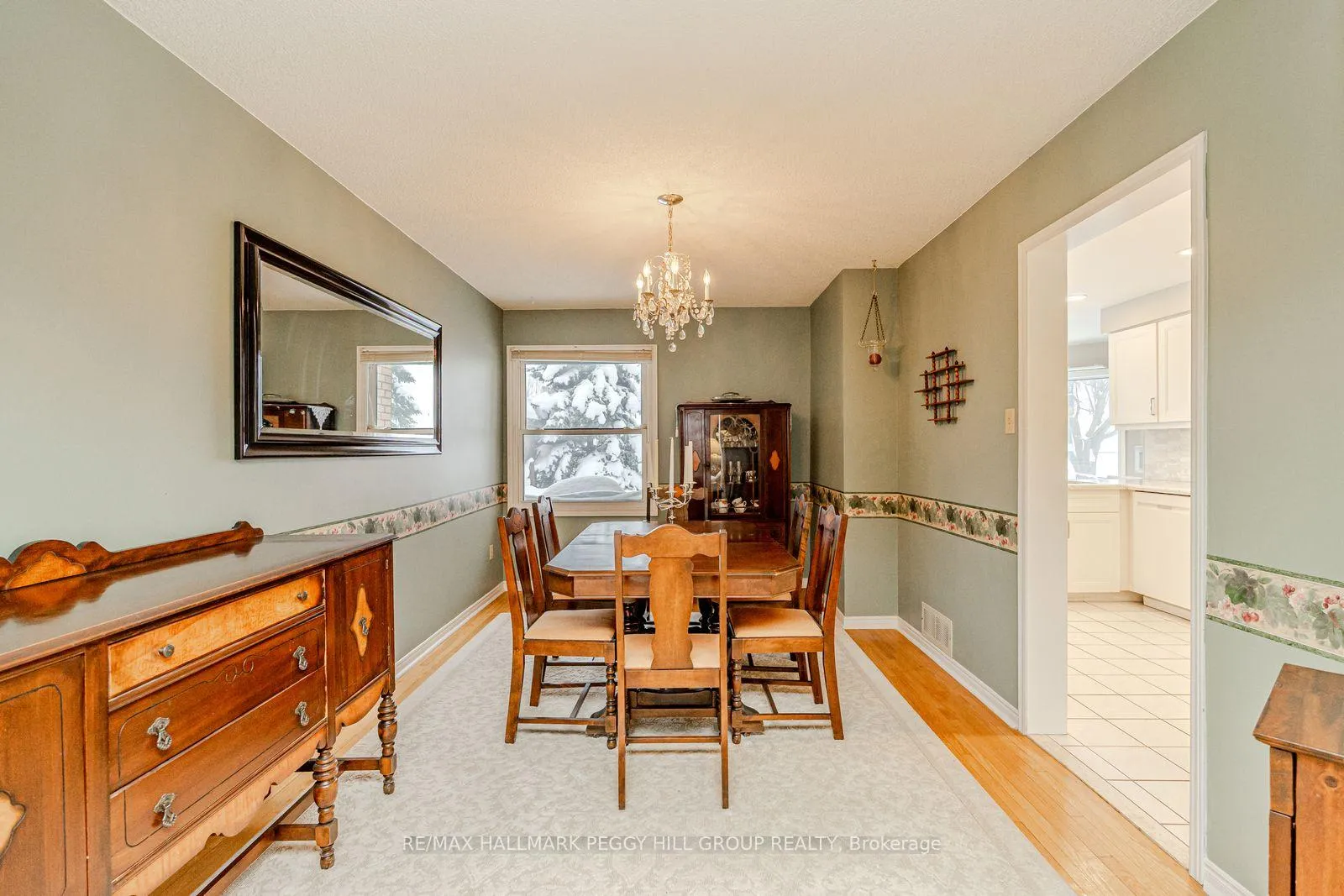 Photo 3 of 39 Grasett Crescent, Barrie, West Bayfield — HOMEH