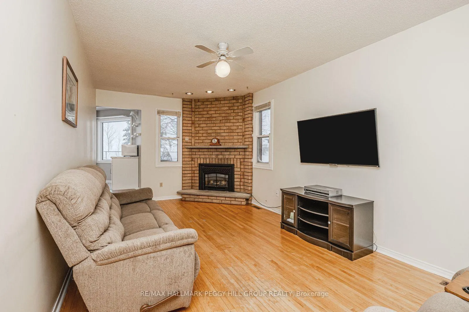 Photo 6 of 39 Grasett Crescent, Barrie, West Bayfield — HOMEH