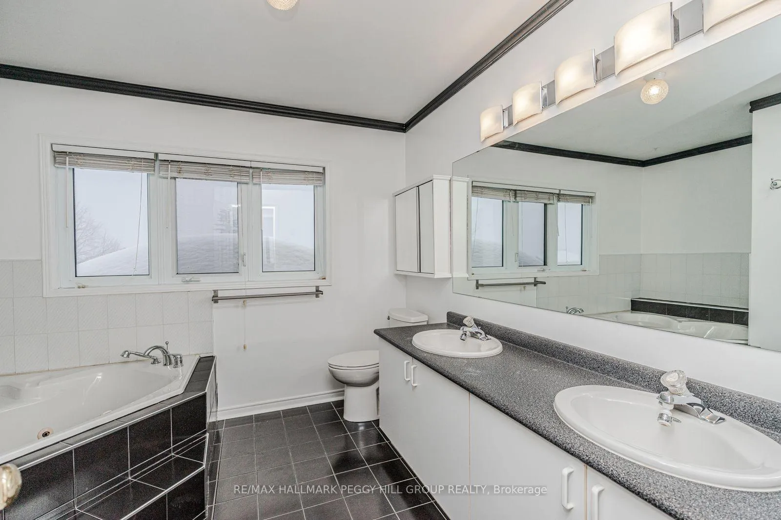 Photo 9 of 39 Grasett Crescent, Barrie, West Bayfield — HOMEH
