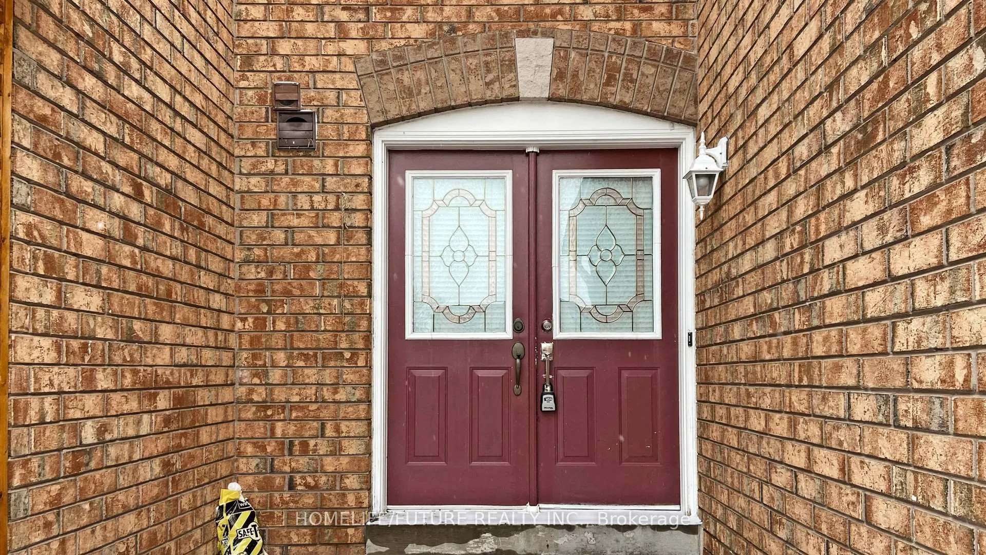 Photo 4 of 1563 Nipissing Court, Pickering, Amberlea — HOMEH