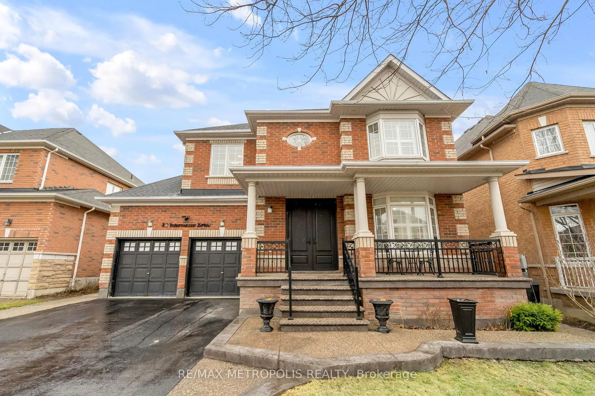 Front of 33 Intermezzo Drive