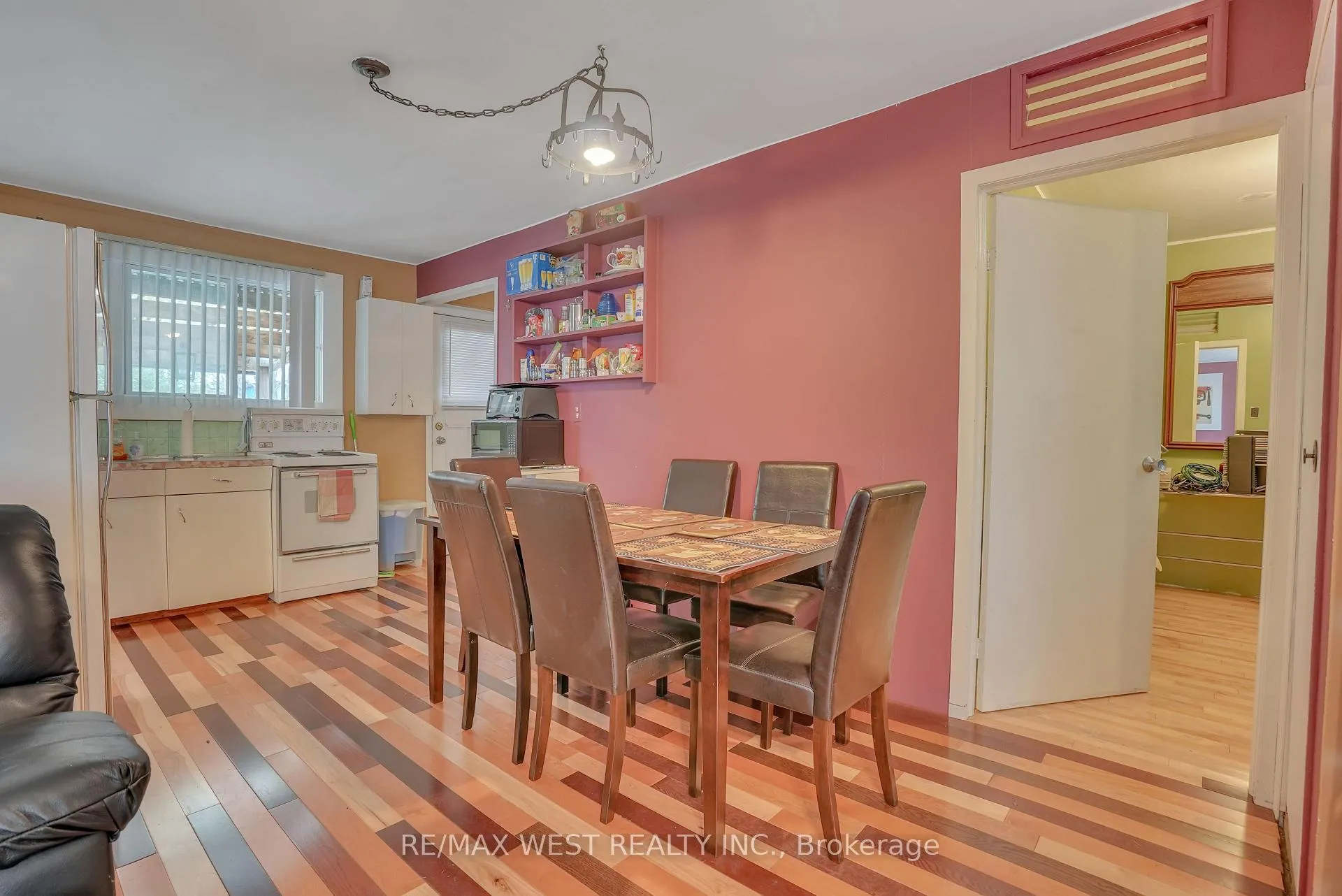 Photo 2 of 32 59th Street S, Wasaga Beach — HOMEH