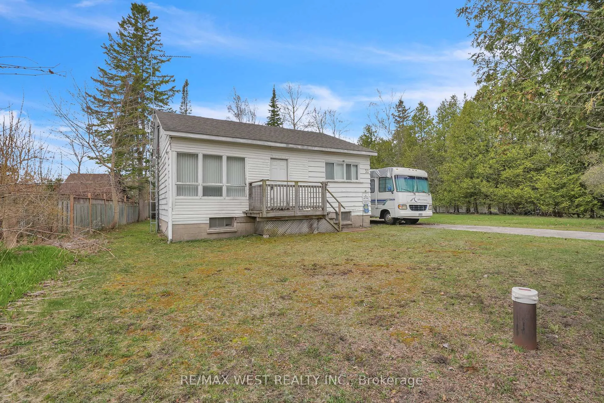 Photo 4 of 32 59th Street S, Wasaga Beach — HOMEH