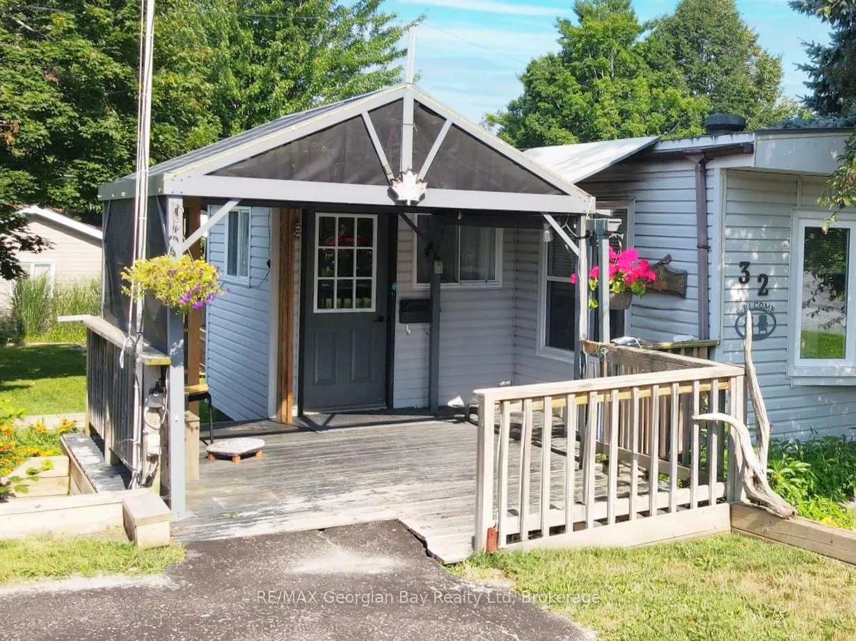 Photo 2 of 32 Northland Road, Midland — HOMEH