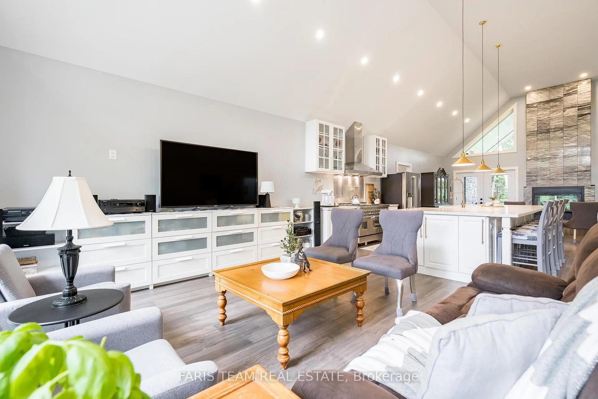 Photo 10 of 94 42nd Street S, Wasaga Beach — HOMEH