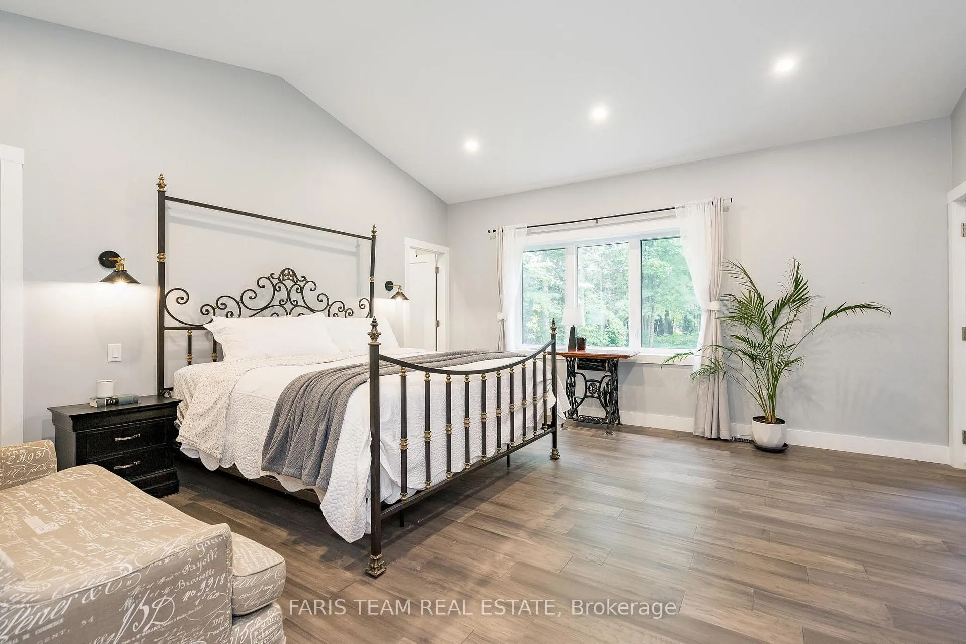 Photo 12 of 94 42nd Street S, Wasaga Beach — HOMEH