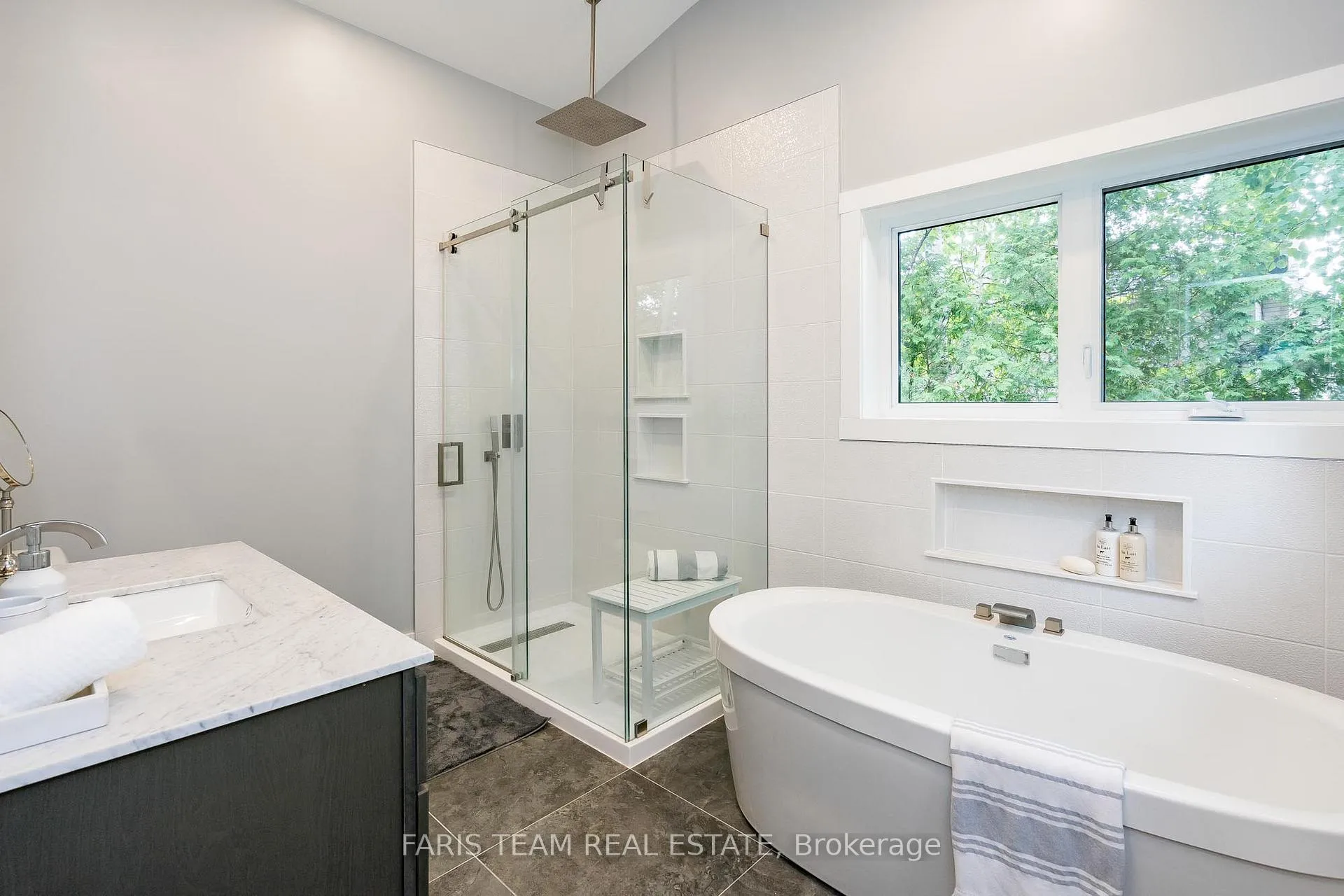 Photo 13 of 94 42nd Street S, Wasaga Beach — HOMEH