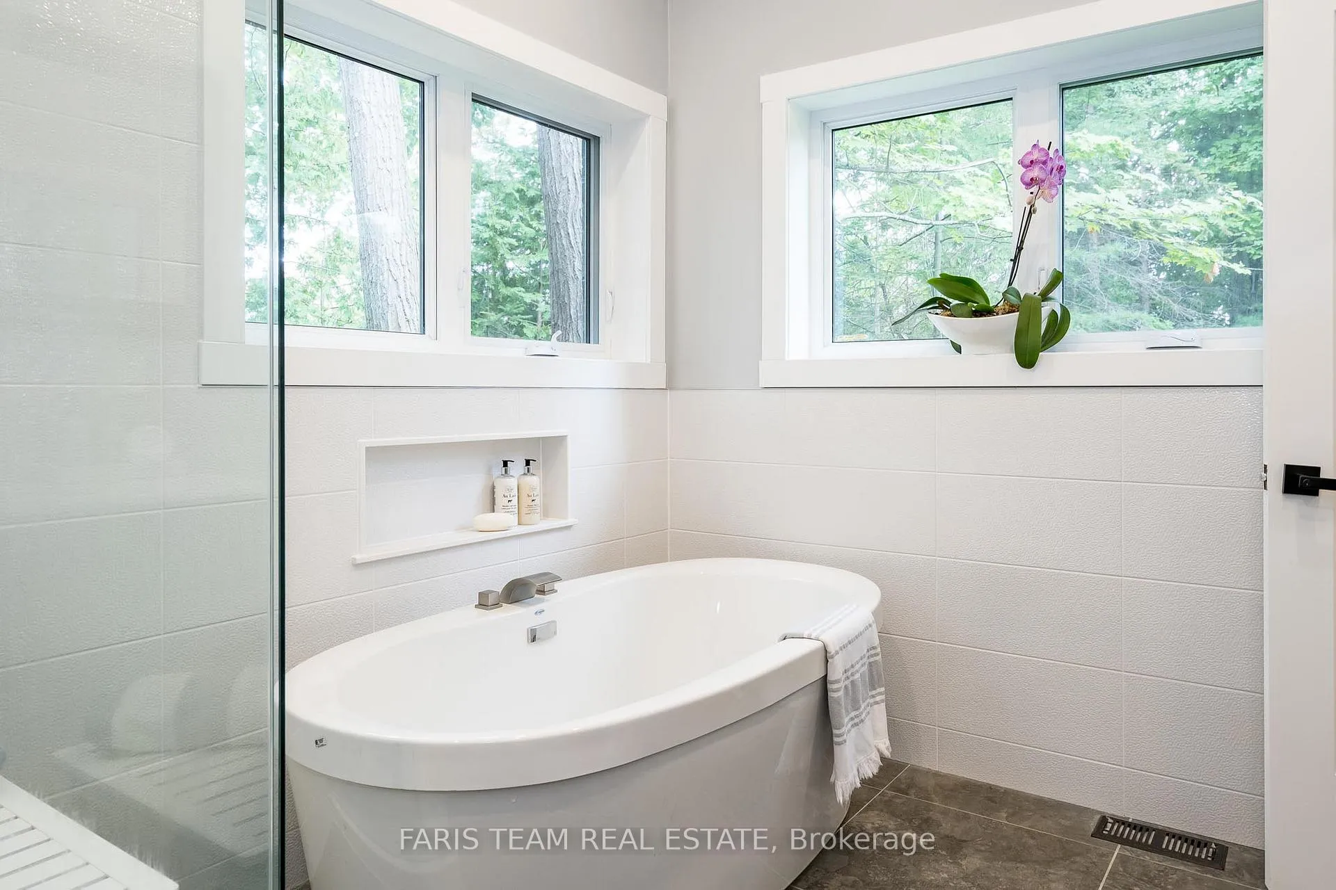 Photo 14 of 94 42nd Street S, Wasaga Beach — HOMEH