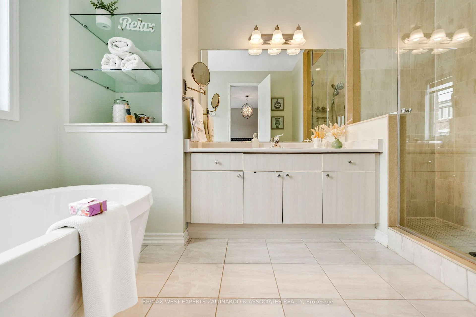Photo 21 of 10 Barn Owl Way, Vaughan, Kleinburg — HOMEH