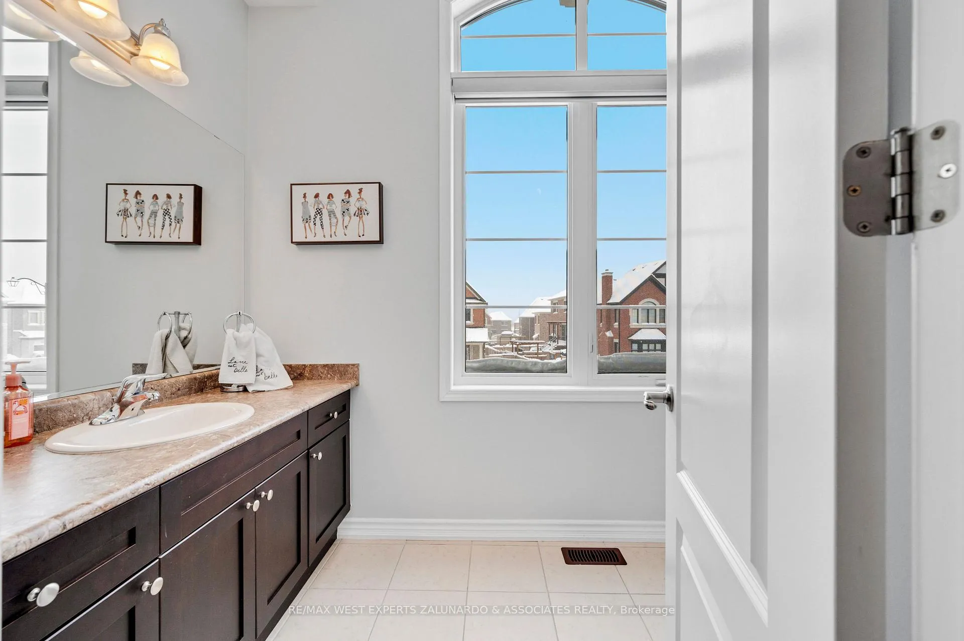 Photo 27 of 10 Barn Owl Way, Vaughan, Kleinburg — HOMEH
