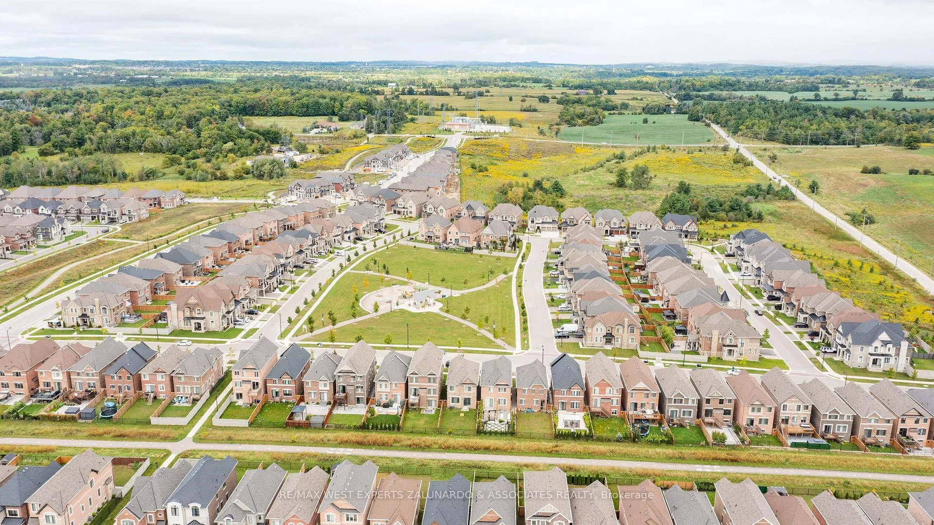 Photo 38 of 10 Barn Owl Way, Vaughan, Kleinburg — HOMEH