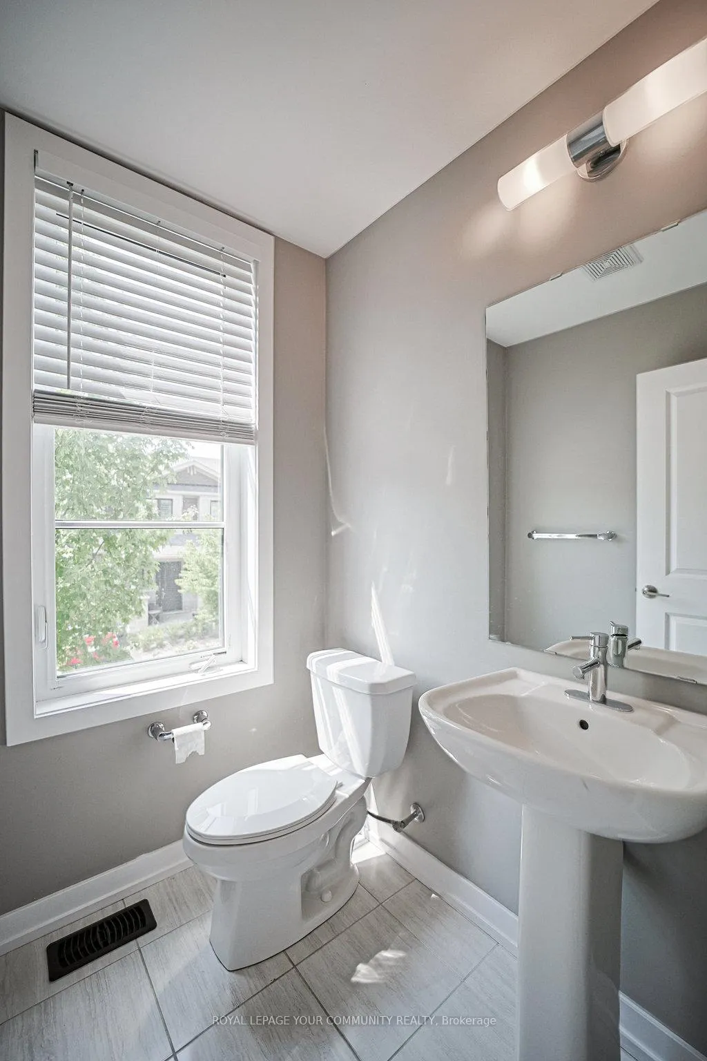 Photo 22 of 22 Waterview Lane, Grimsby, Grimsby Beach — HOMEH