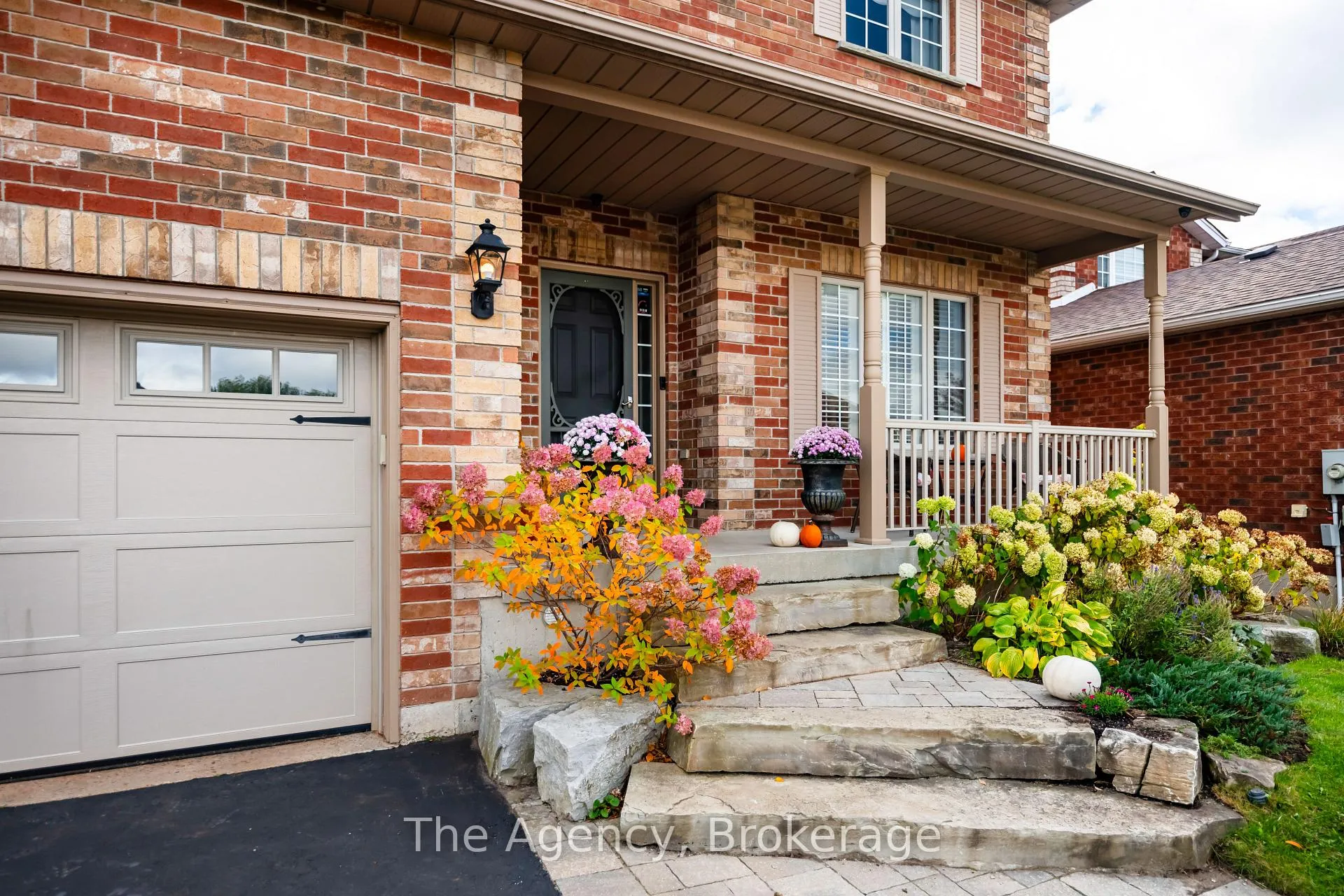 Photo 4 of 41 Mcavoy Drive, Barrie, Edgehill Drive — HOMEH