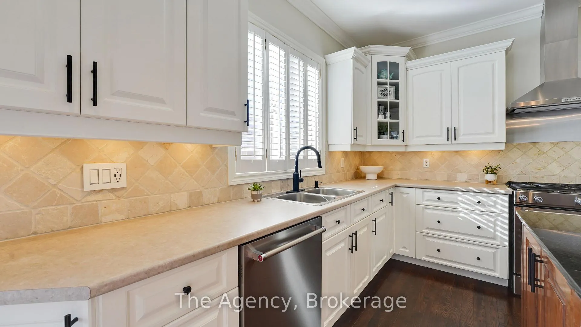 Photo 18 of 41 Mcavoy Drive, Barrie, Edgehill Drive — HOMEH