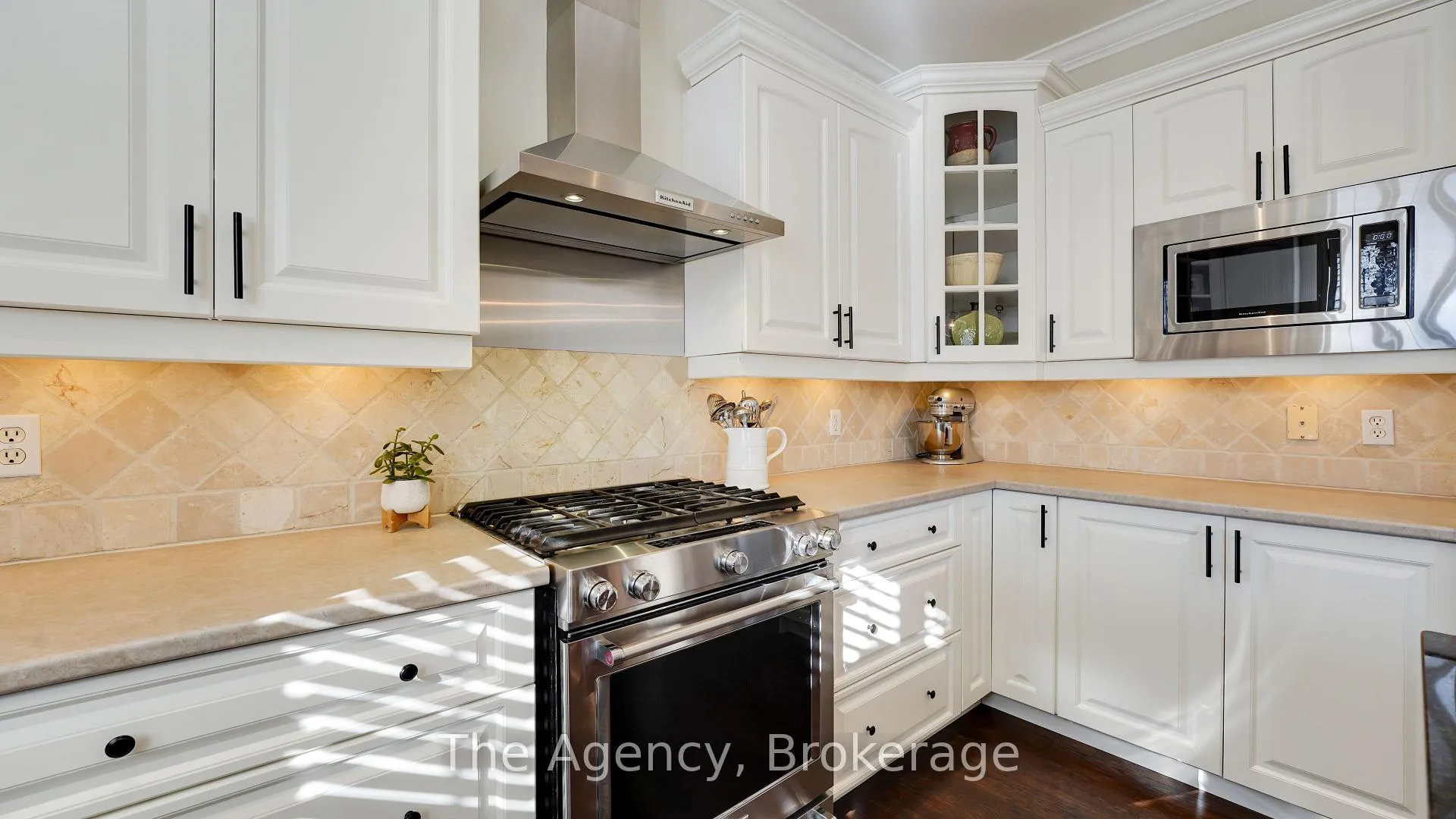 Photo 19 of 41 Mcavoy Drive, Barrie, Edgehill Drive — HOMEH