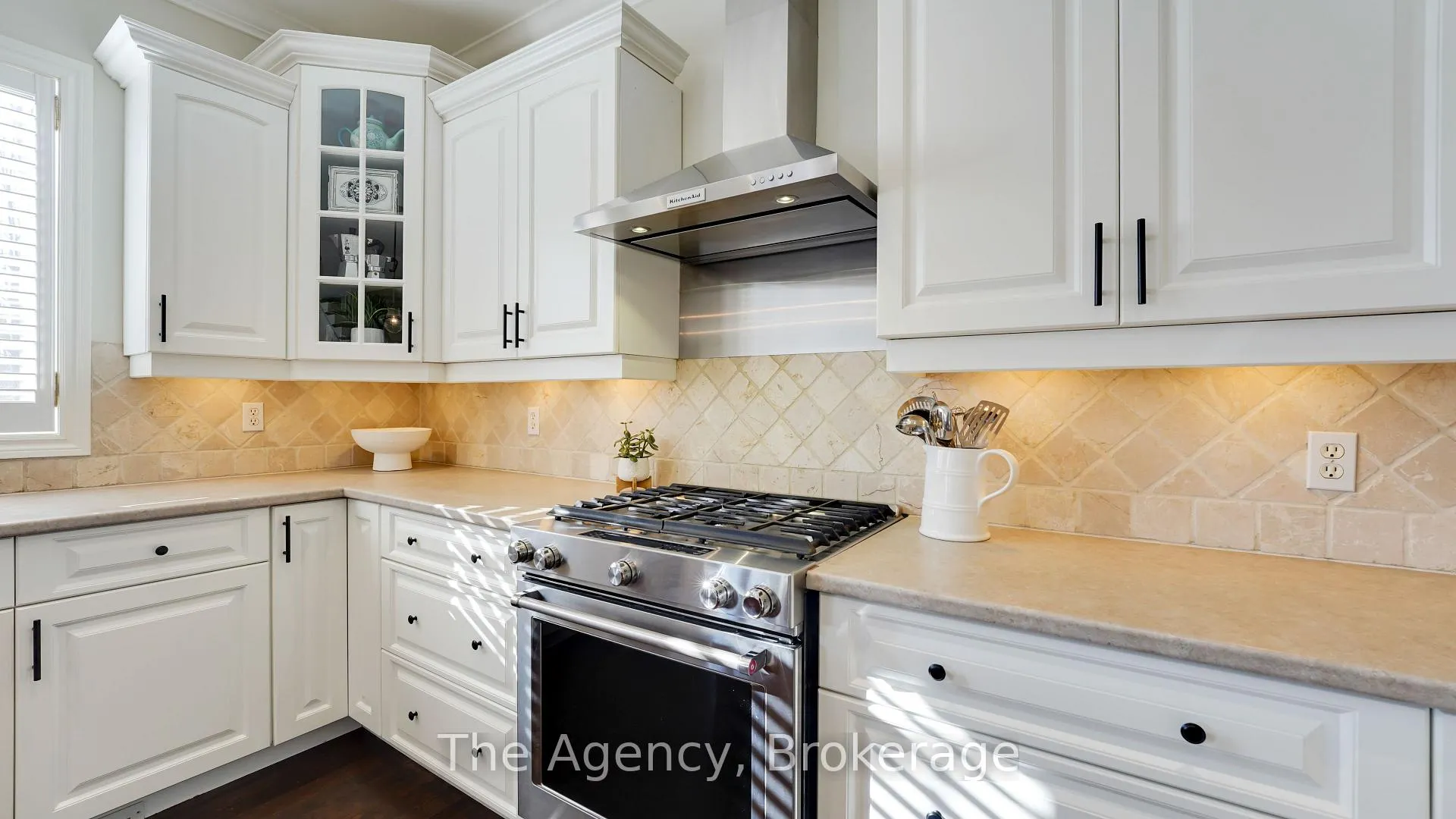 Photo 20 of 41 Mcavoy Drive, Barrie, Edgehill Drive — HOMEH
