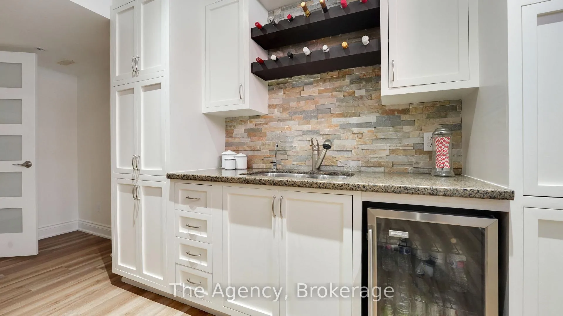 Photo 32 of 41 Mcavoy Drive, Barrie, Edgehill Drive — HOMEH