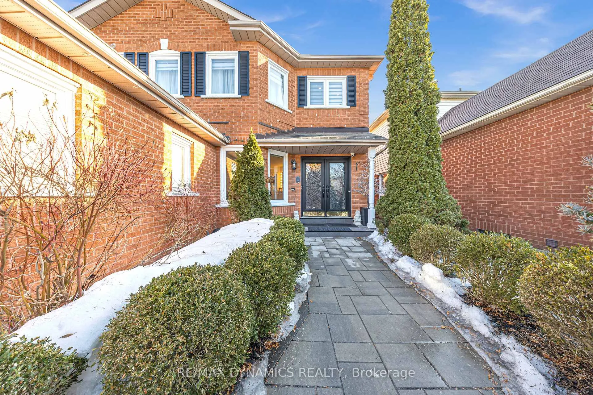 Photo 3 of 997 Sandcliff Drive, Oshawa, Pinecrest — HOMEH