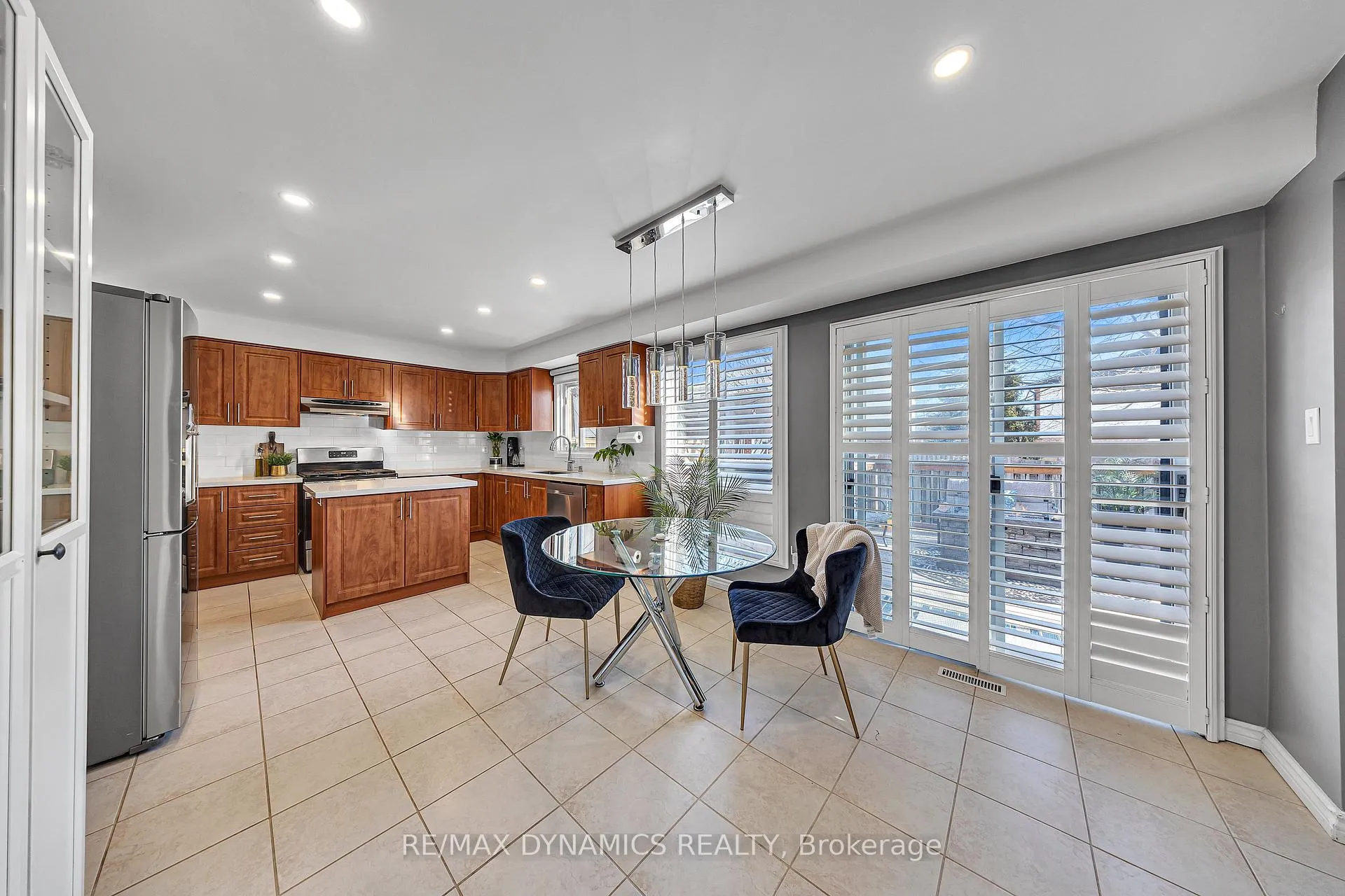 Photo 13 of 997 Sandcliff Drive, Oshawa, Pinecrest — HOMEH