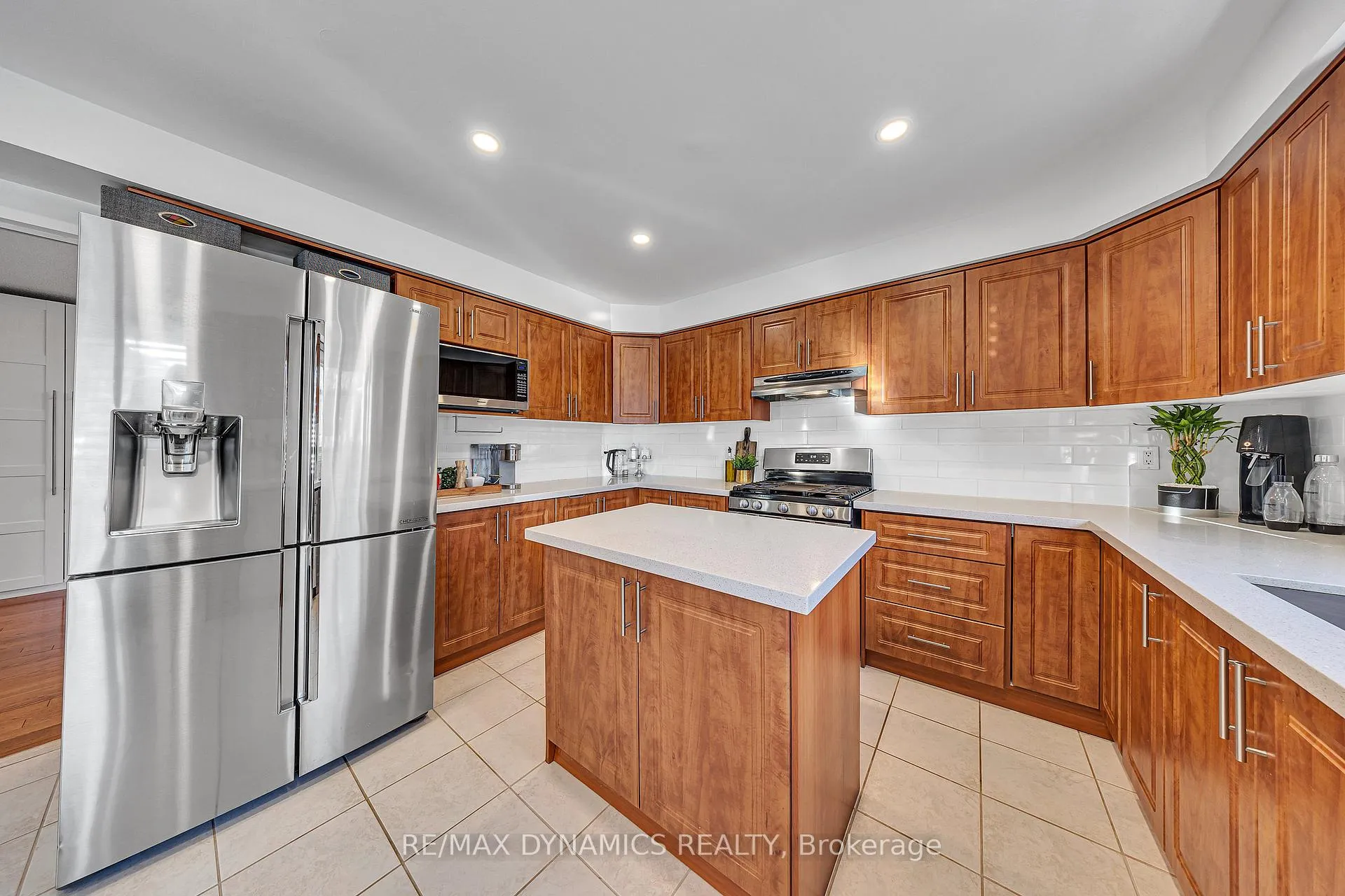 Photo 14 of 997 Sandcliff Drive, Oshawa, Pinecrest — HOMEH