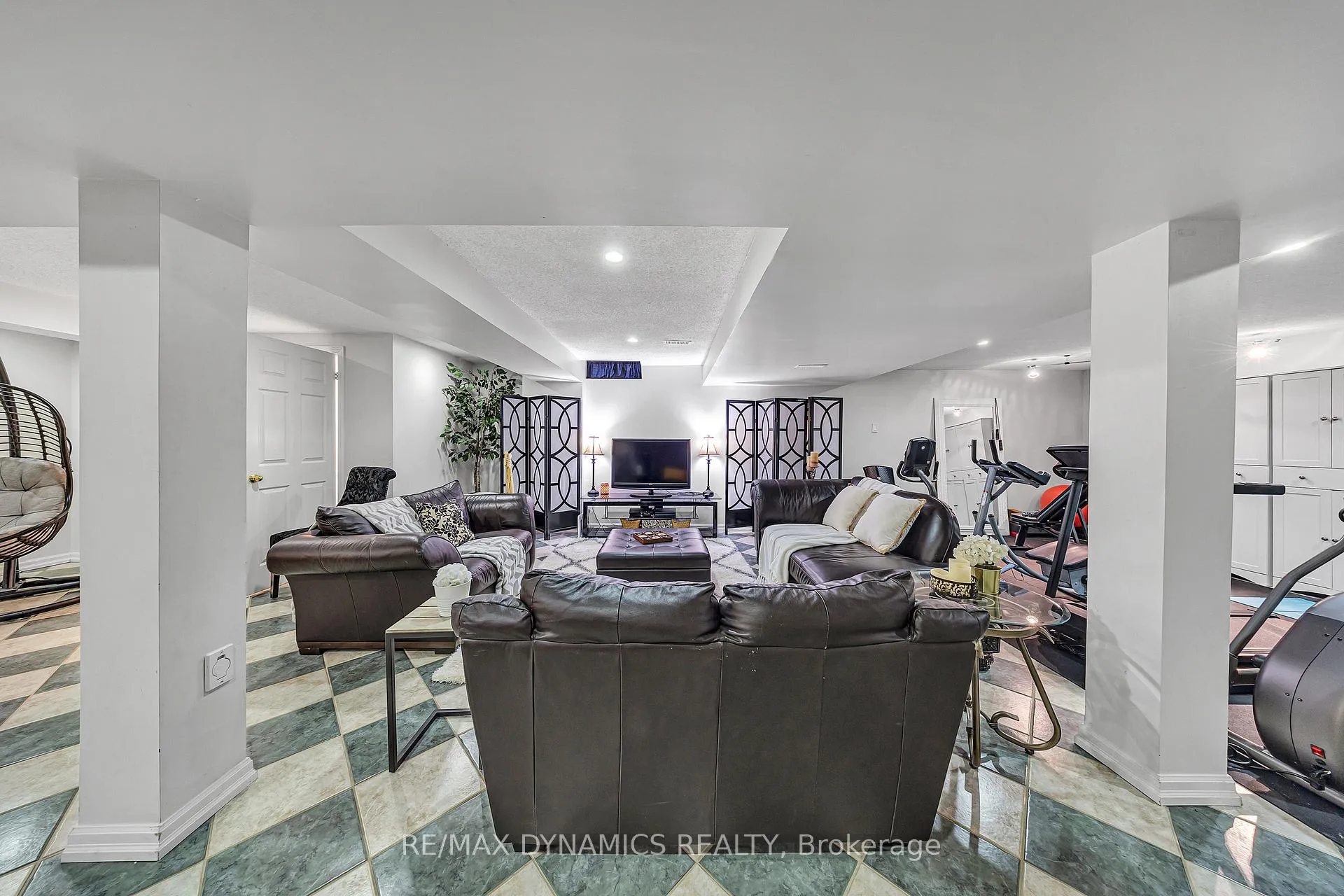 Photo 35 of 997 Sandcliff Drive, Oshawa, Pinecrest — HOMEH