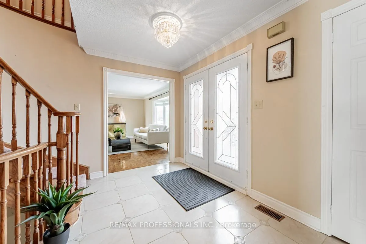 Photo 2 of 248 Conti Crescent, Vaughan, East Woodbridge — HOMEH